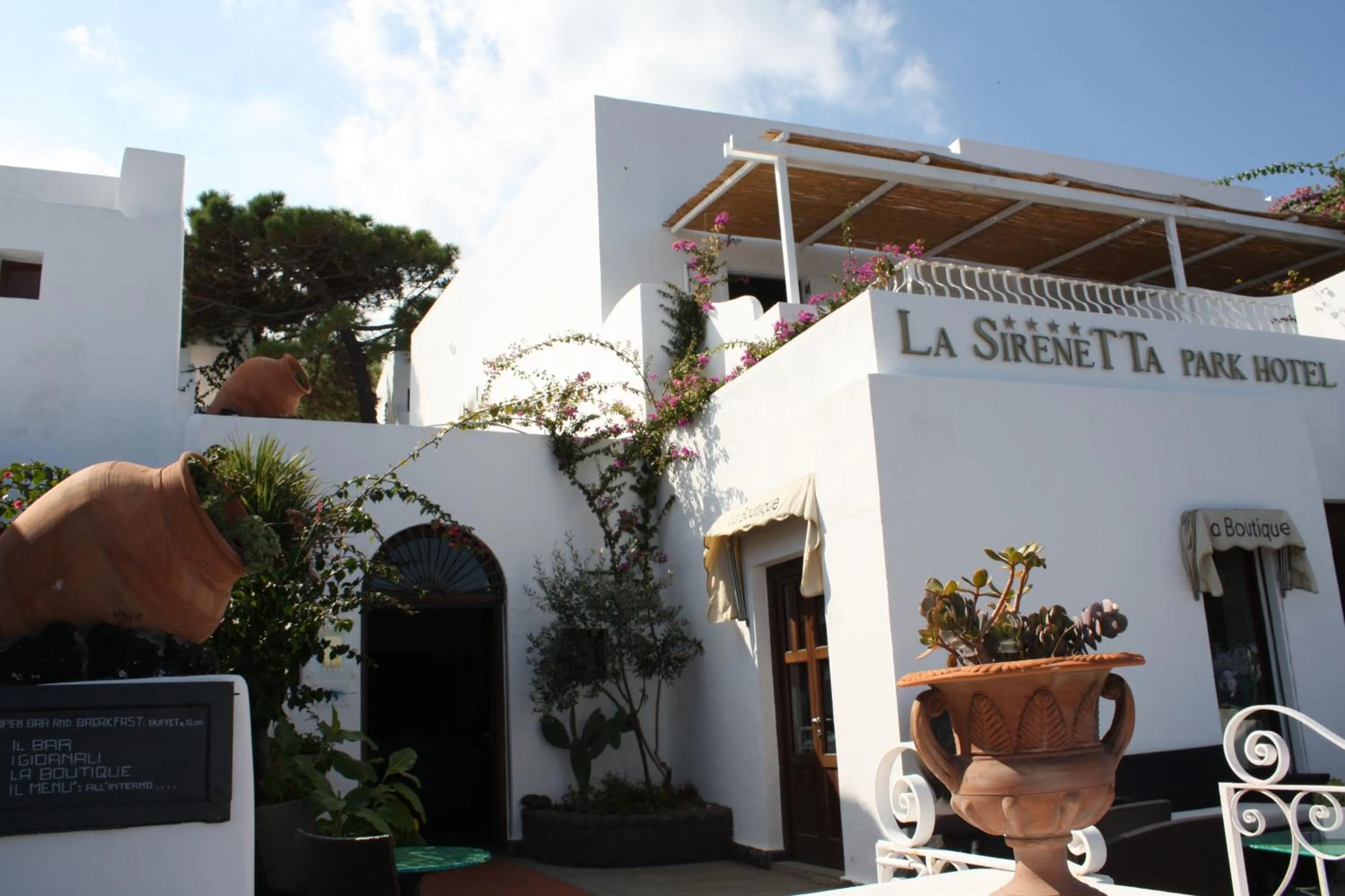 Facade/entrance in La Sirenetta Park Hotel