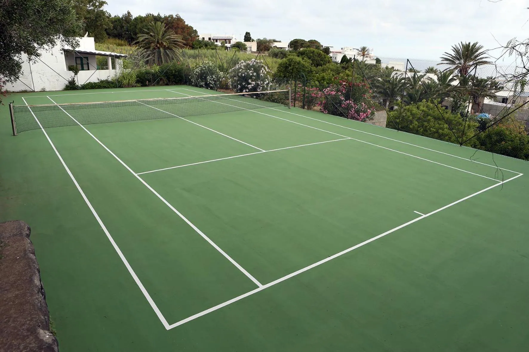 Tennis court in La Sirenetta Park Hotel