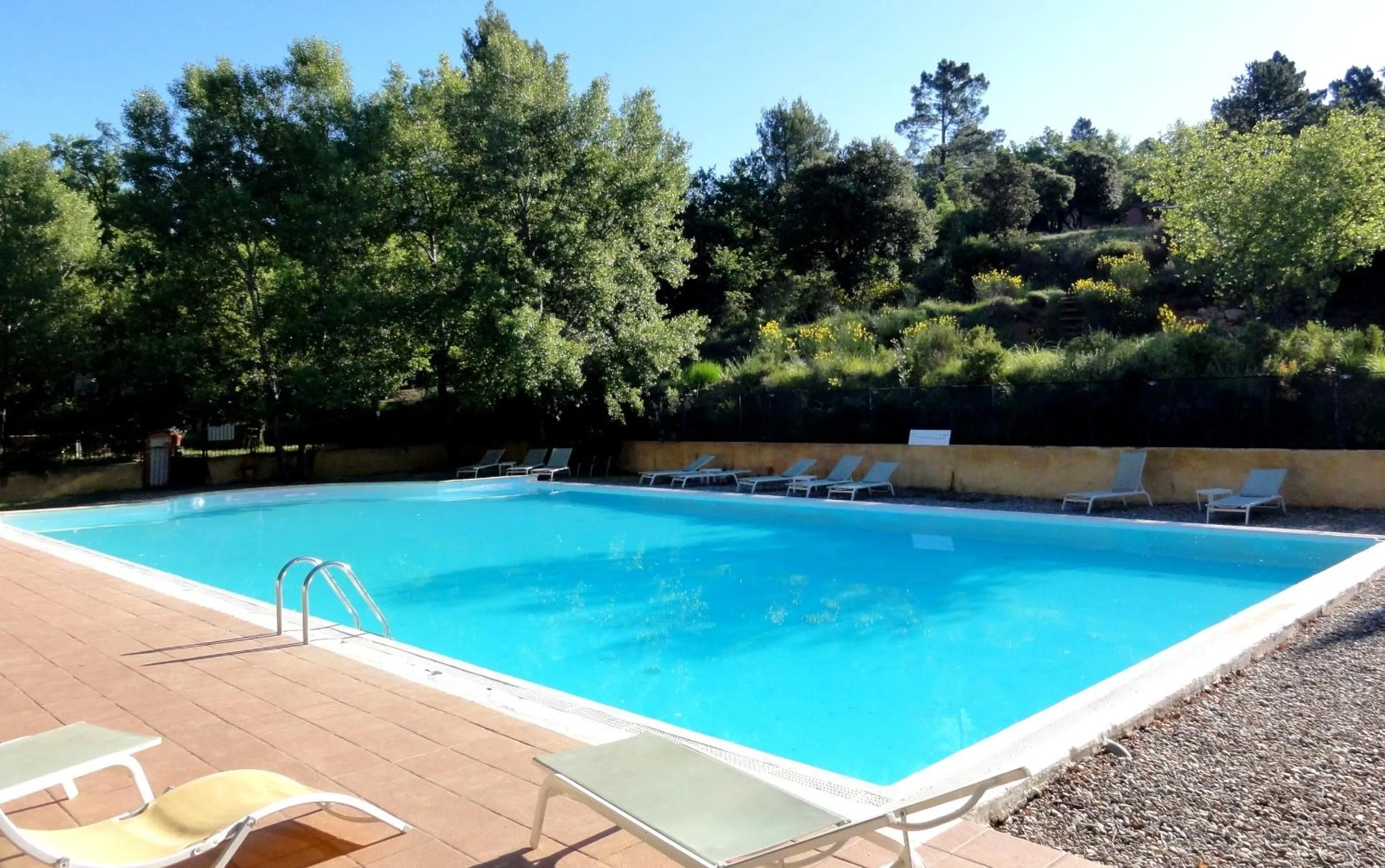 Pool view in La Colline des Ocres Village de vacances 3 étoiles