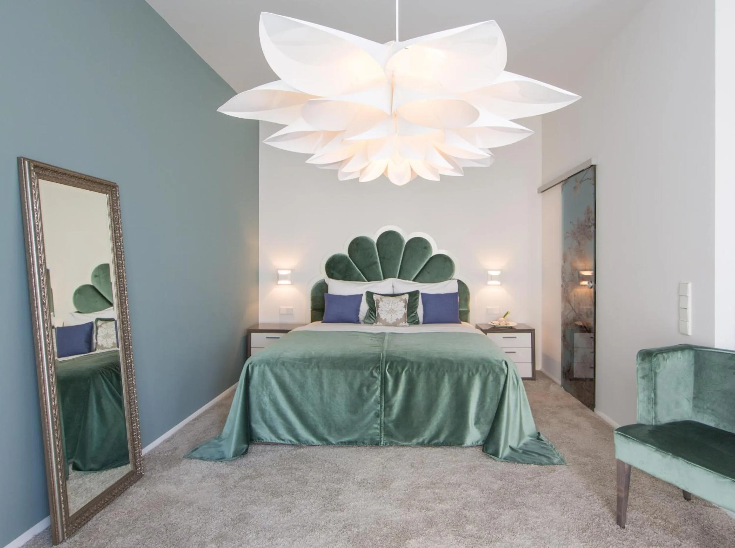 Bed in Hotel TraumRaum - "SELF CHECK IN"