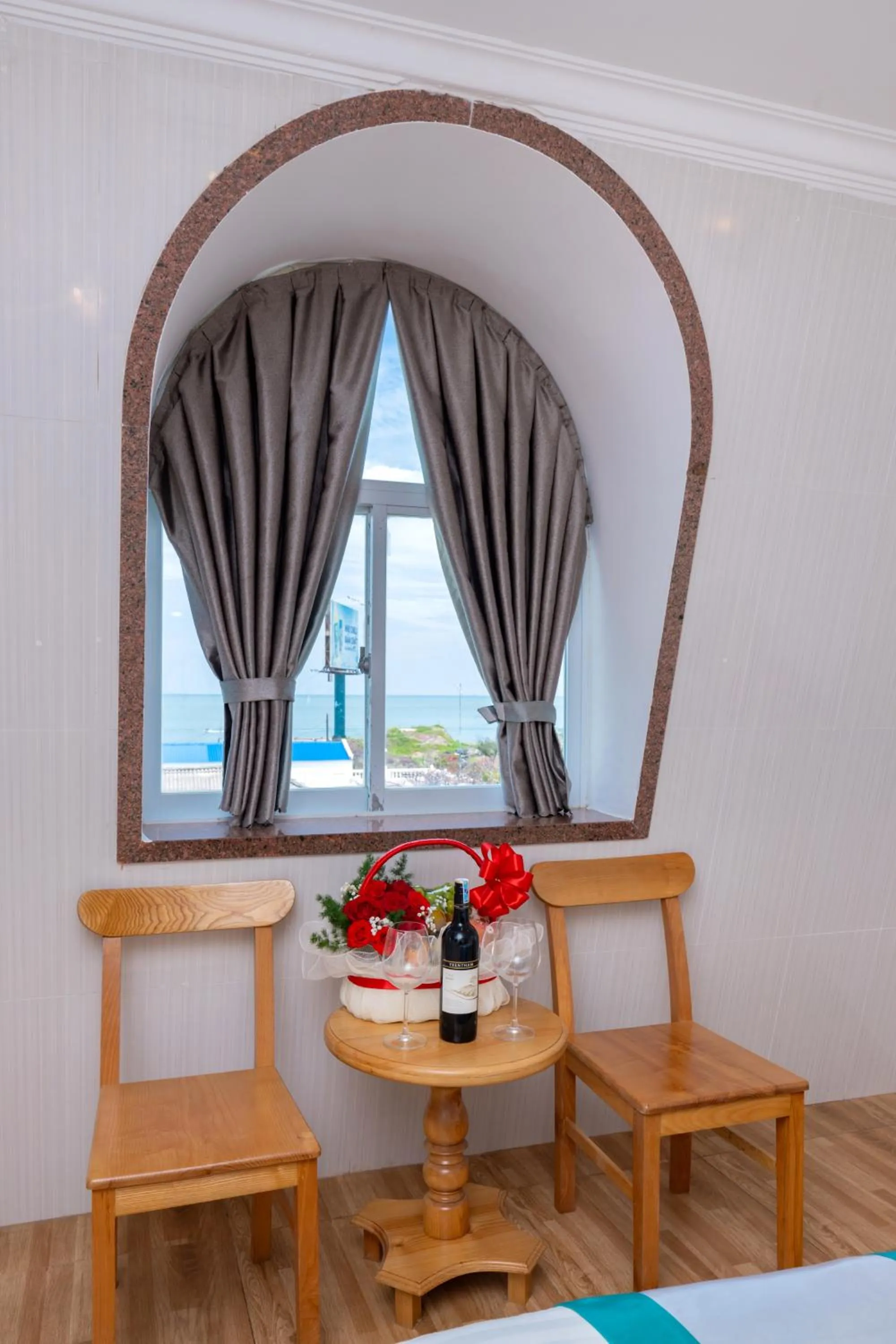 Photo of the whole room, Bed in Novena Hotel