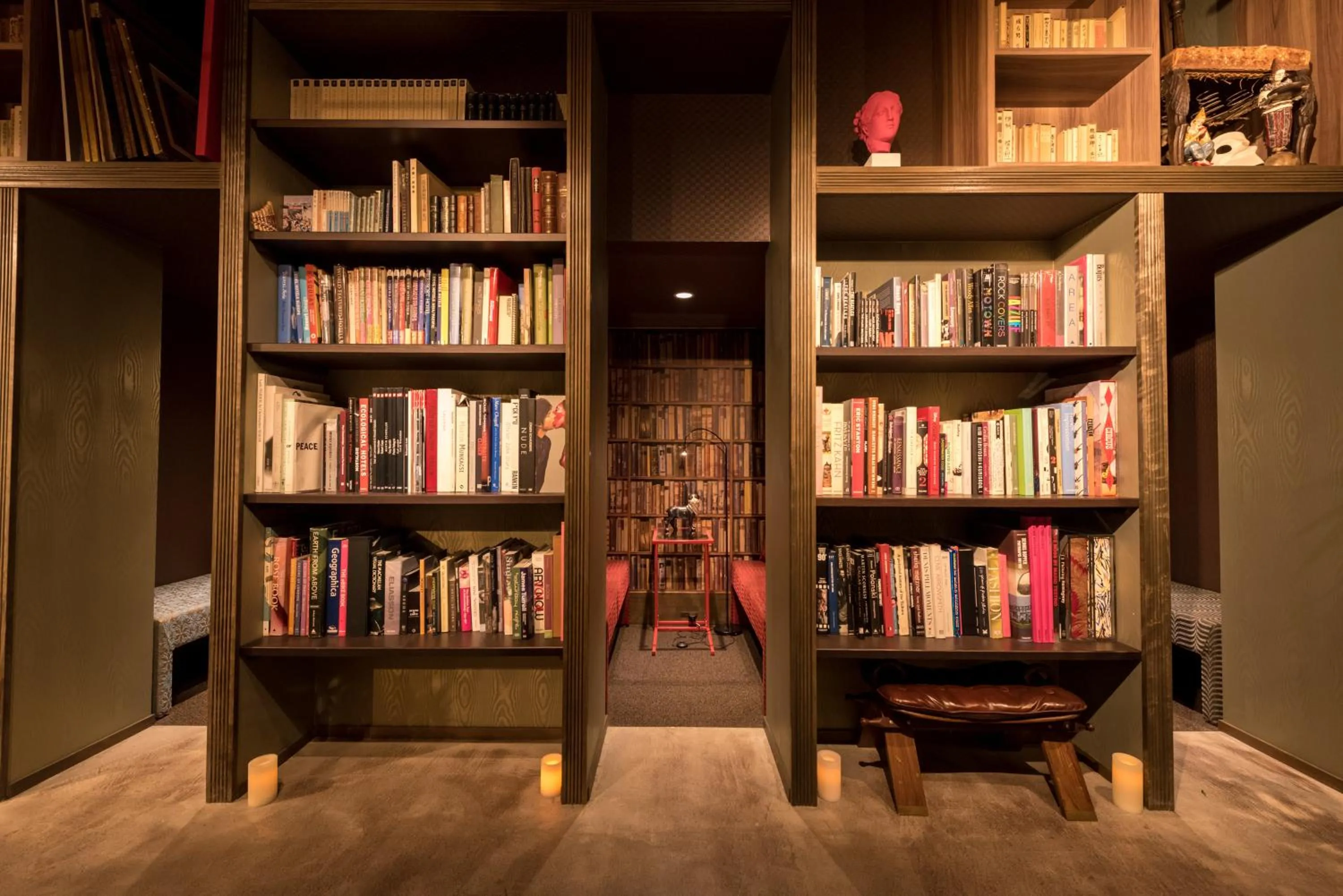 Communal lounge/ TV room in Mizno Hotel