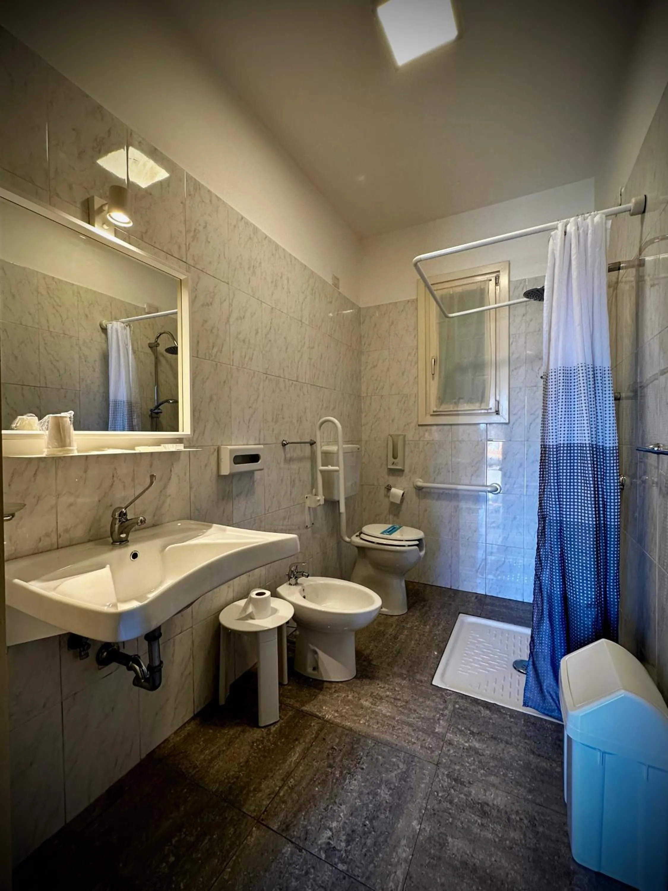 Shower in Albergo Italia