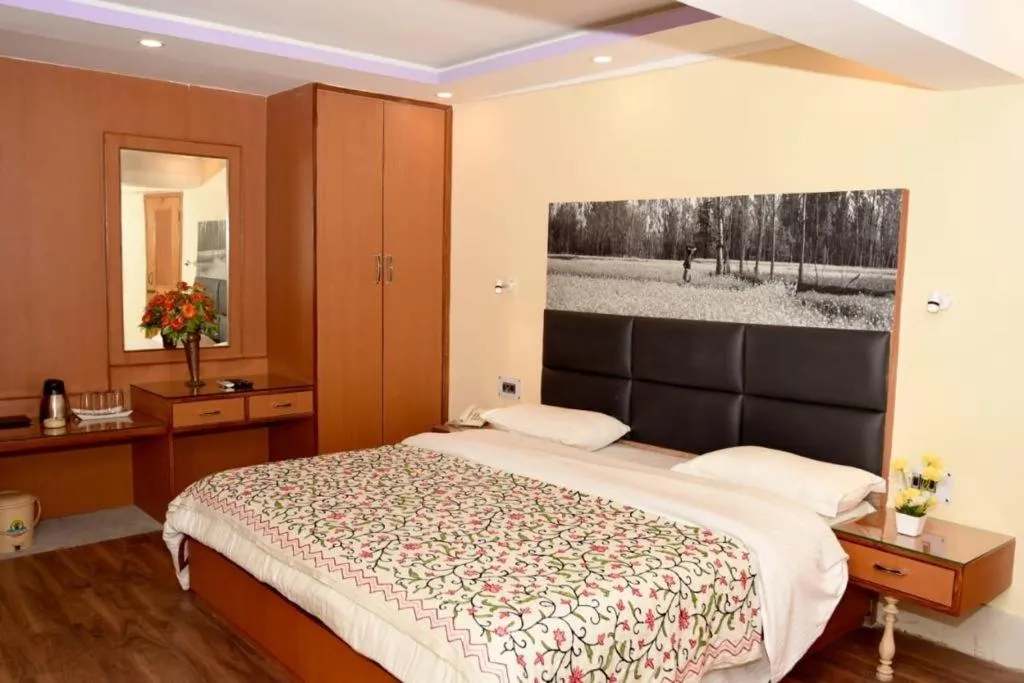 View (from property/room), Bed in Hotel Centre Point