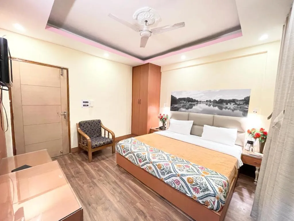 Photo of the whole room, Bed in Hotel Centre Point