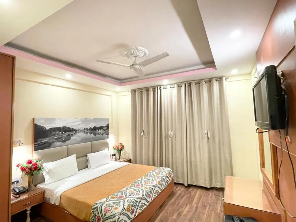 Photo of the whole room, Bed in Hotel Centre Point