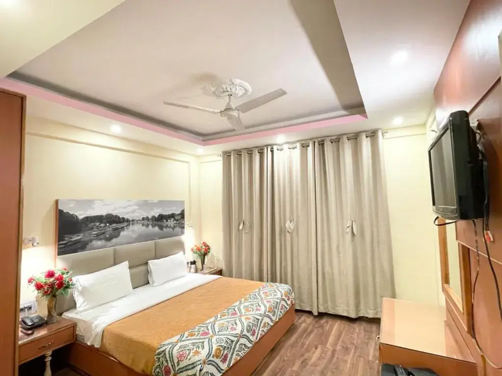 Deluxe Double Room in Hotel Centre Point Deluxe Double Room in Hotel Centre Point