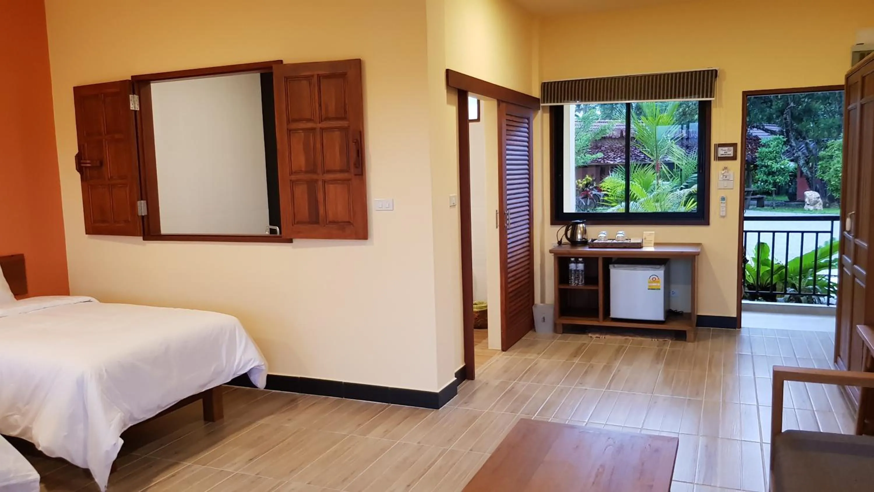 Coffee/tea facilities, Bed in Baan Sakuna Hotel