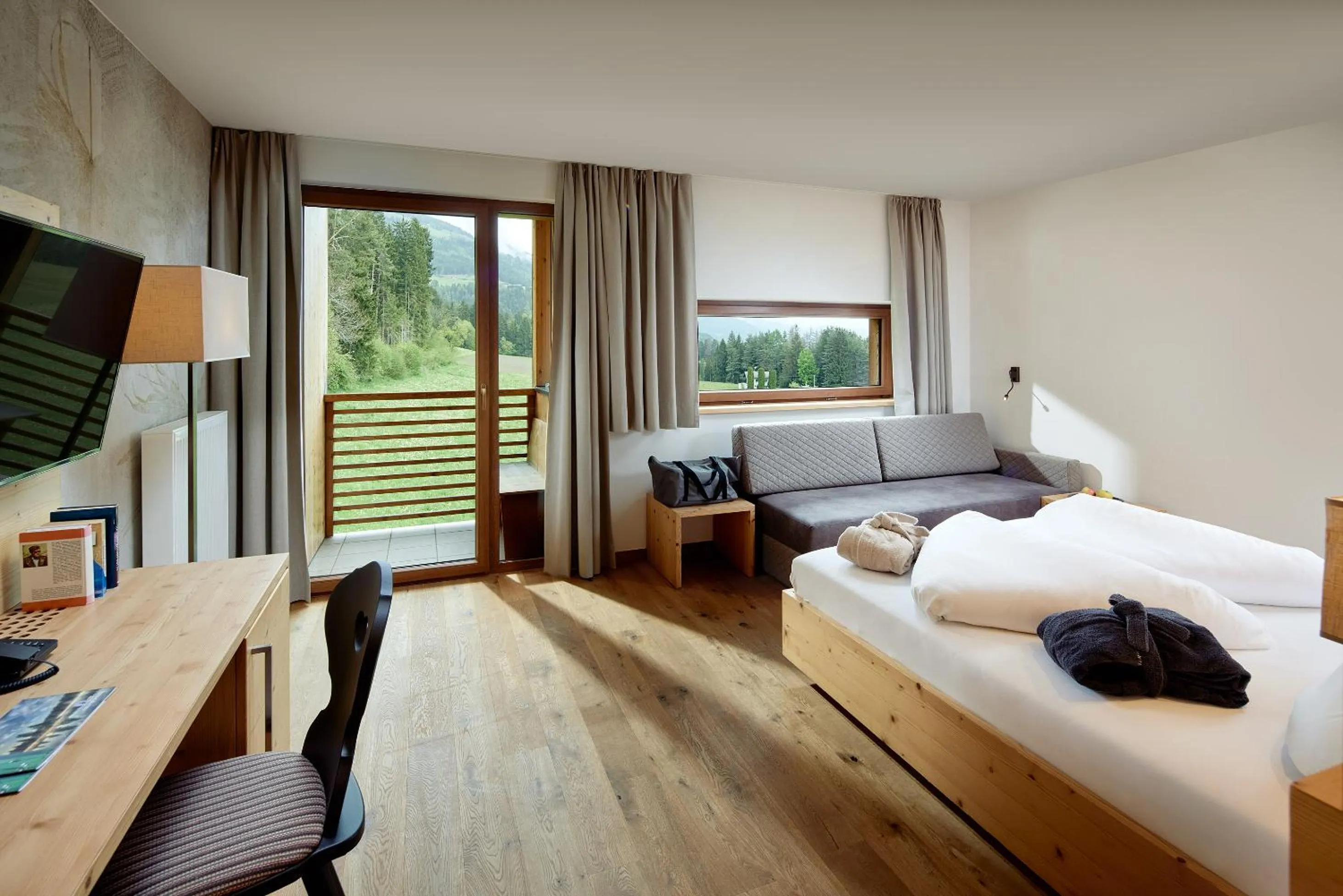 Photo of the whole room, Bed in Naturhotel Die Waldruhe GmbH