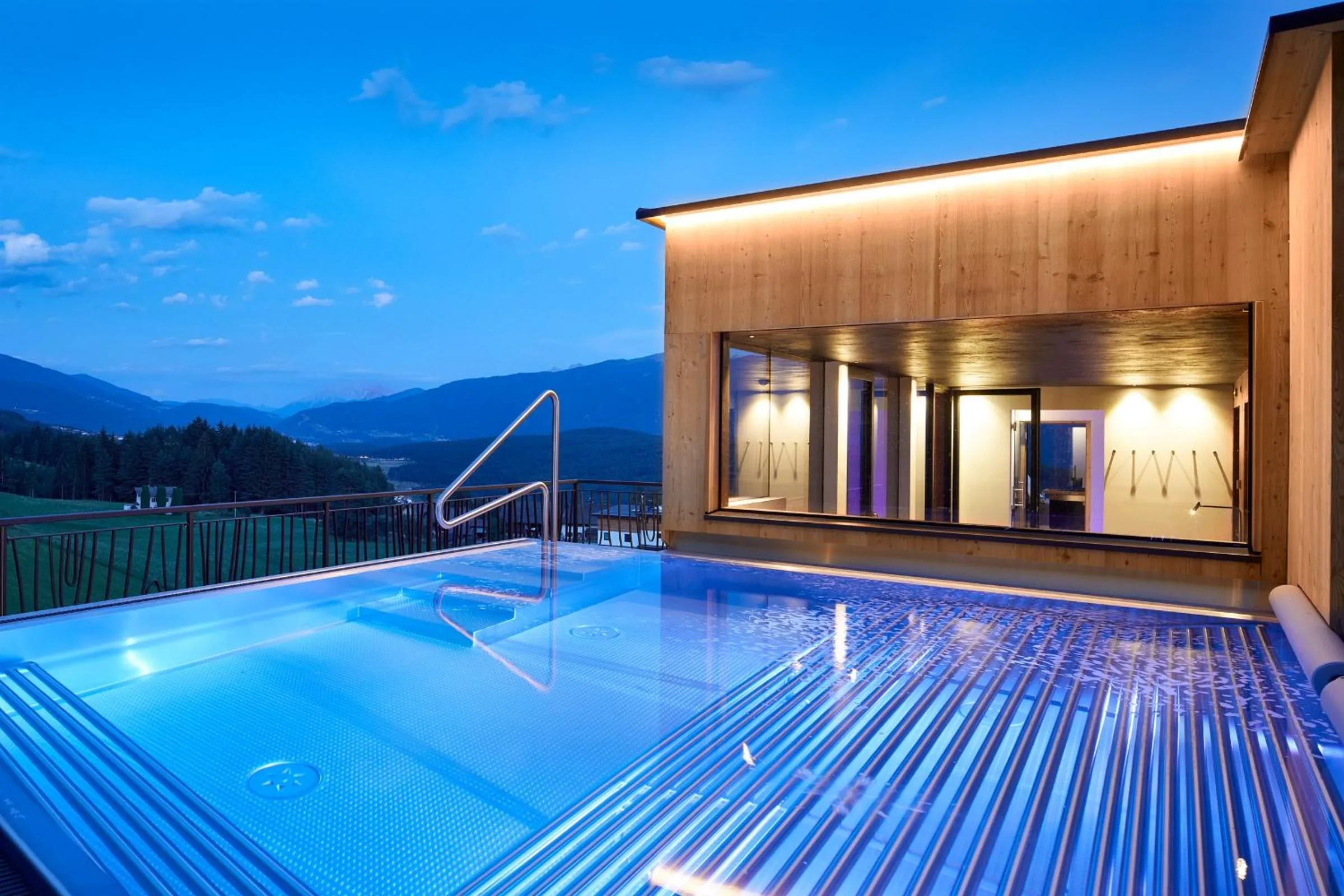 Hot Tub in Naturhotel Die Waldruhe GmbH