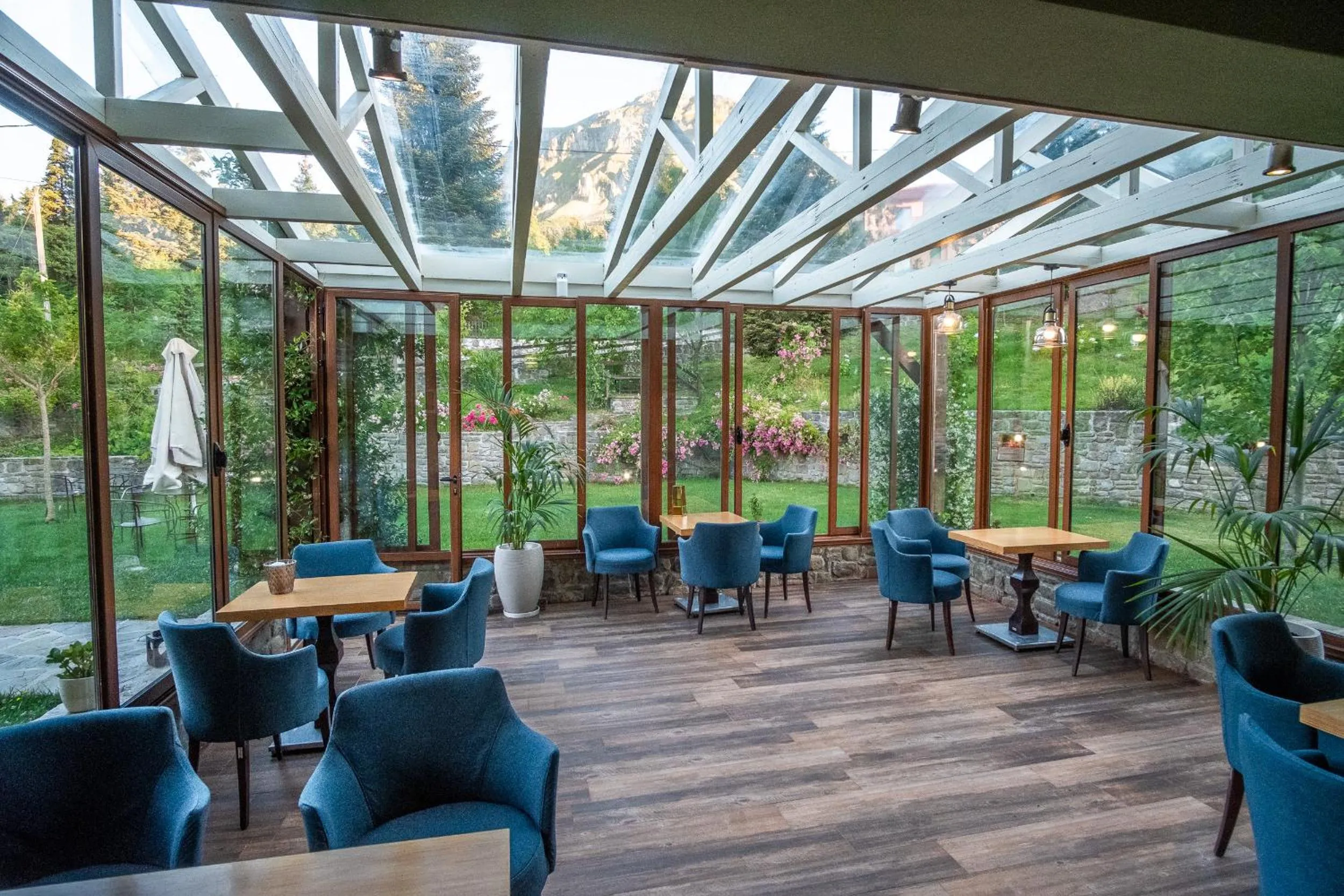 Lounge or bar in Anavasi Mountain Resort