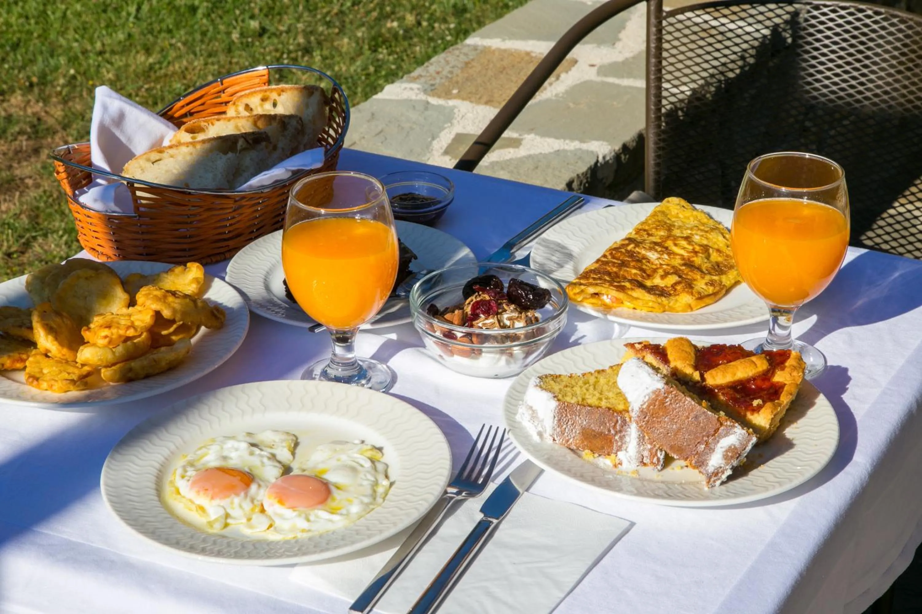 Restaurant/places to eat in Anavasi Mountain Resort