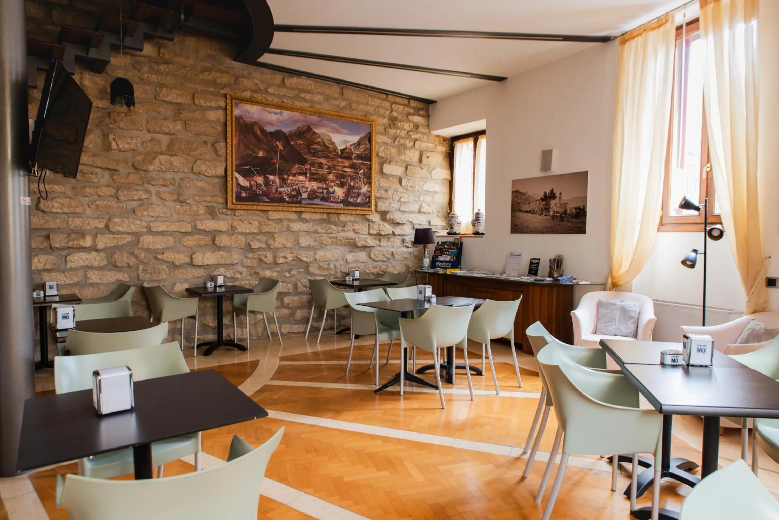 Restaurant/places to eat in Arciduca Charming House Room & Breakfast