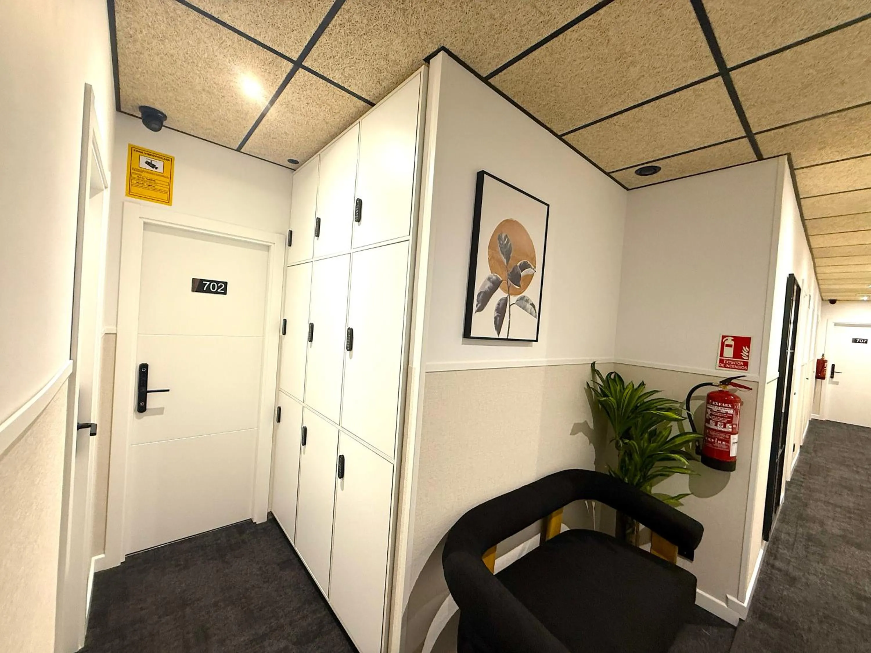 locker in Mucho Madrid