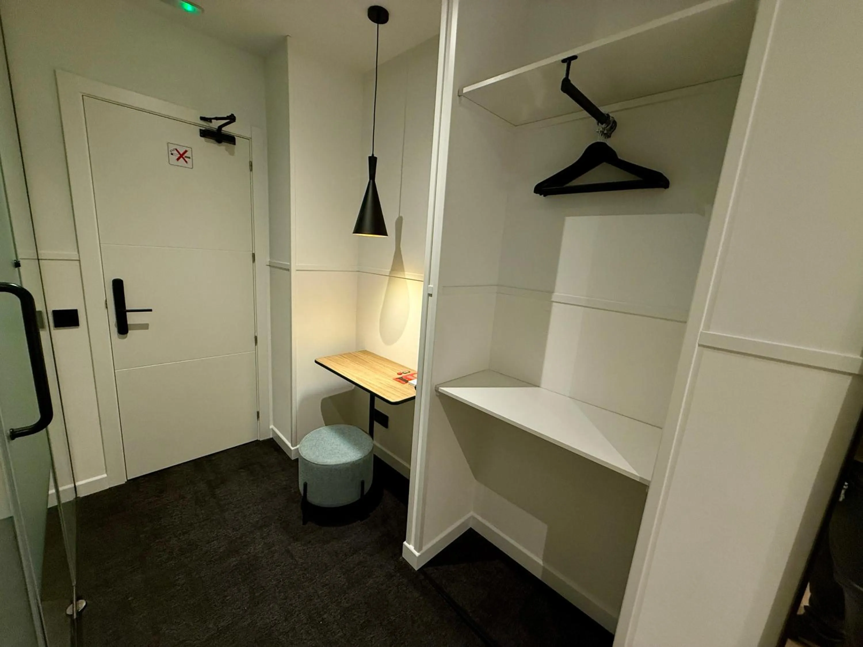 wardrobe in Mucho Madrid