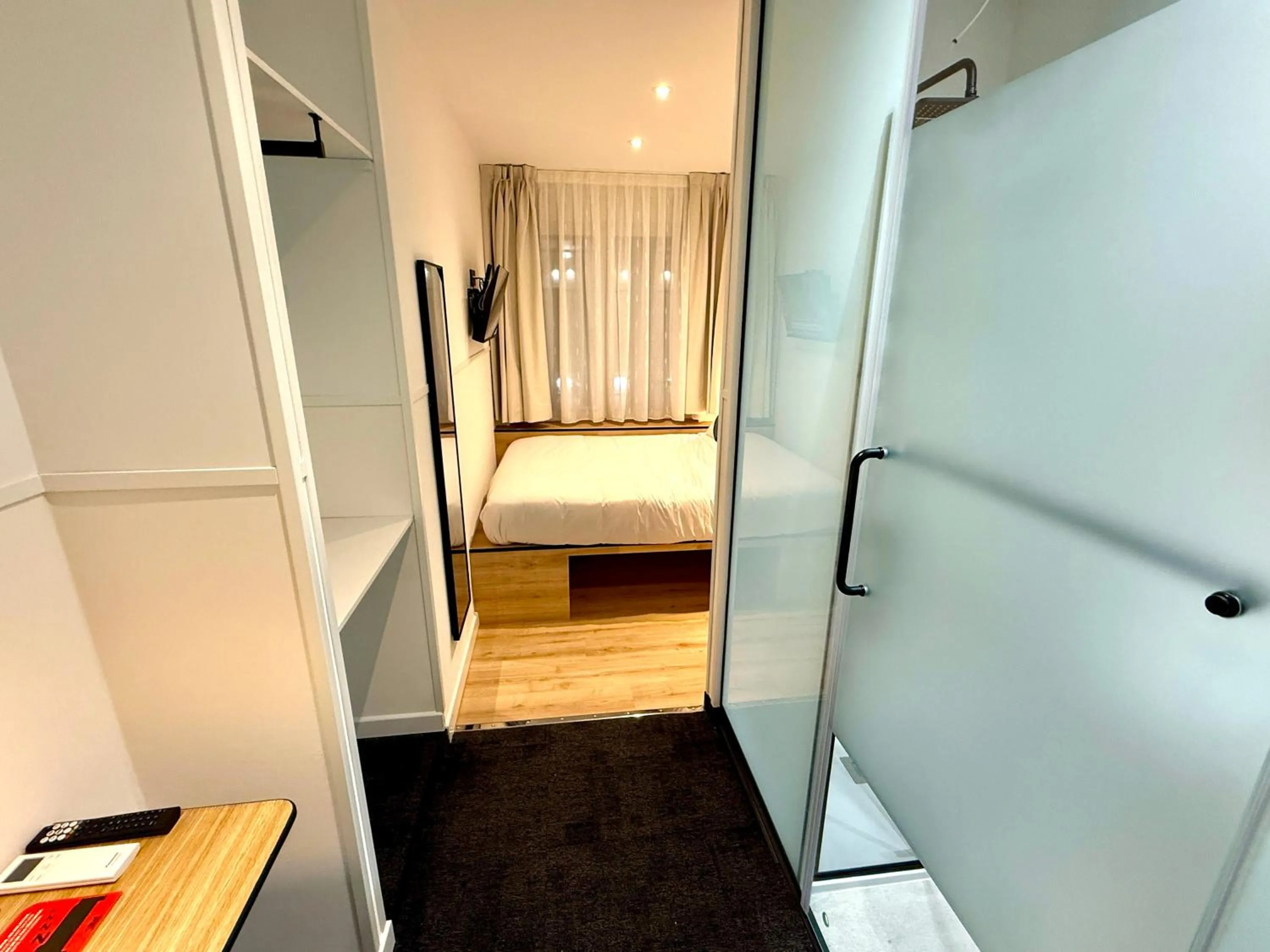 Photo of the whole room, Bed in Mucho Madrid