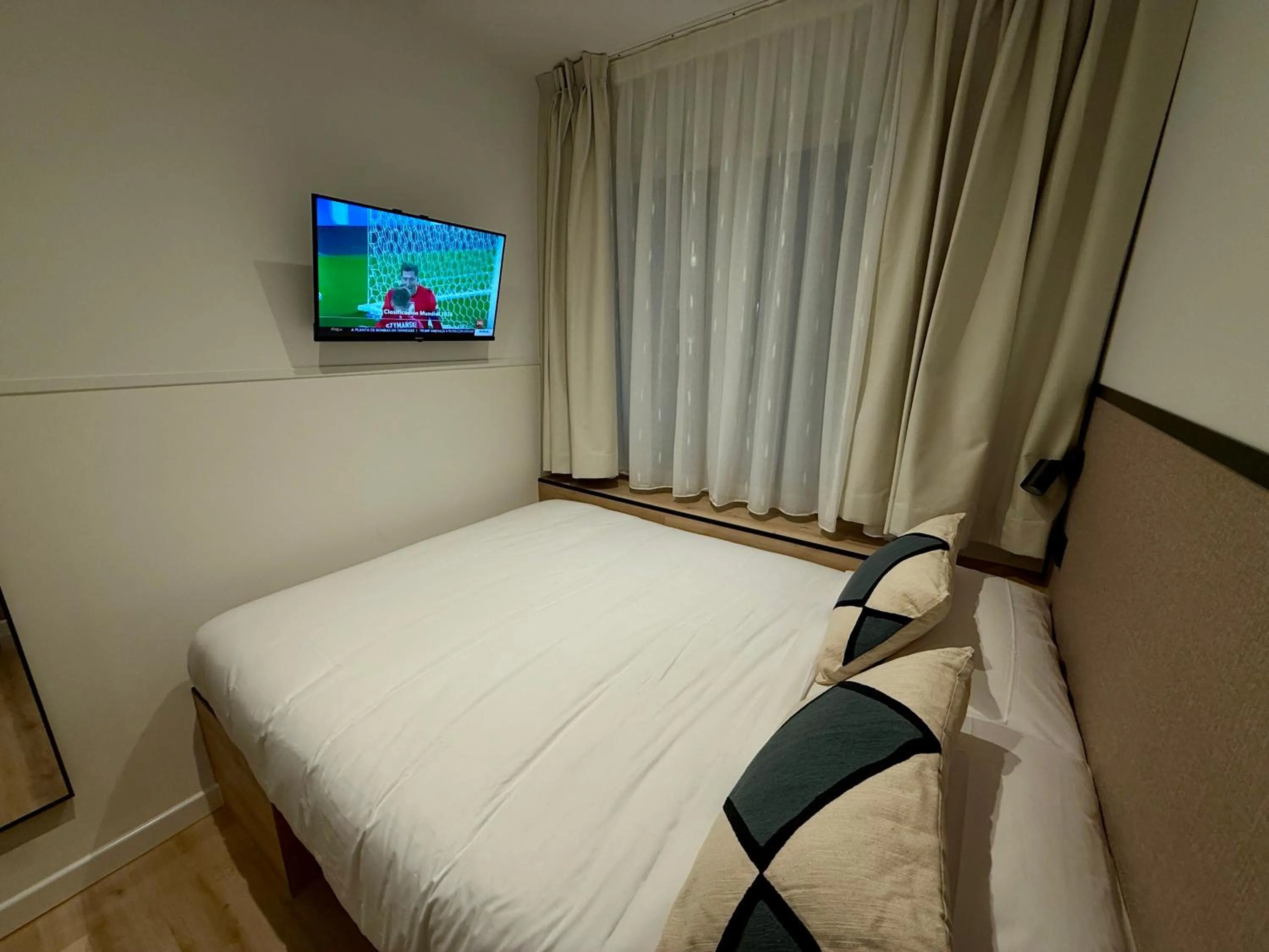 TV and multimedia, Bed in Mucho Madrid
