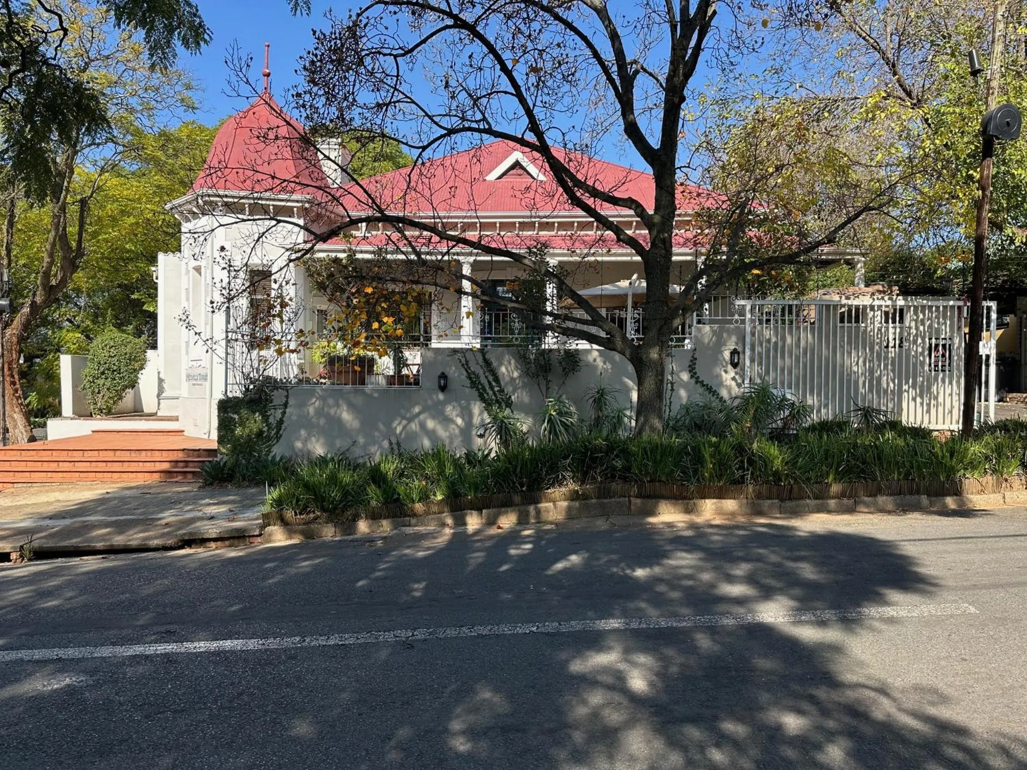 Property building in Melville Turret Guesthouse
