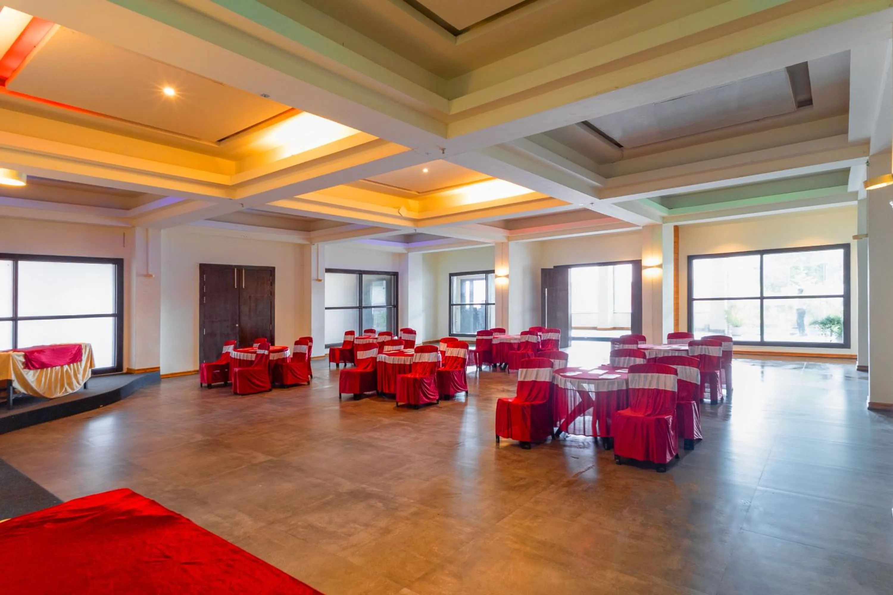 Banquet/Function facilities in Yashshree Sanderling Mall Road