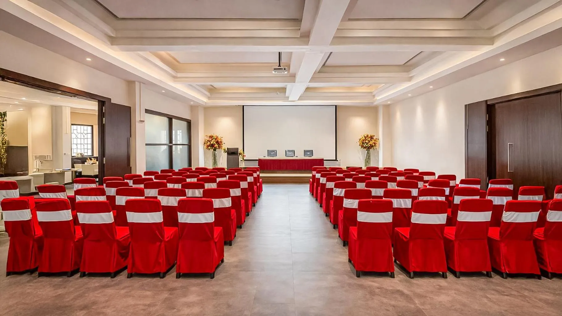 Banquet/Function facilities in Yashshree Sanderling Mall Road