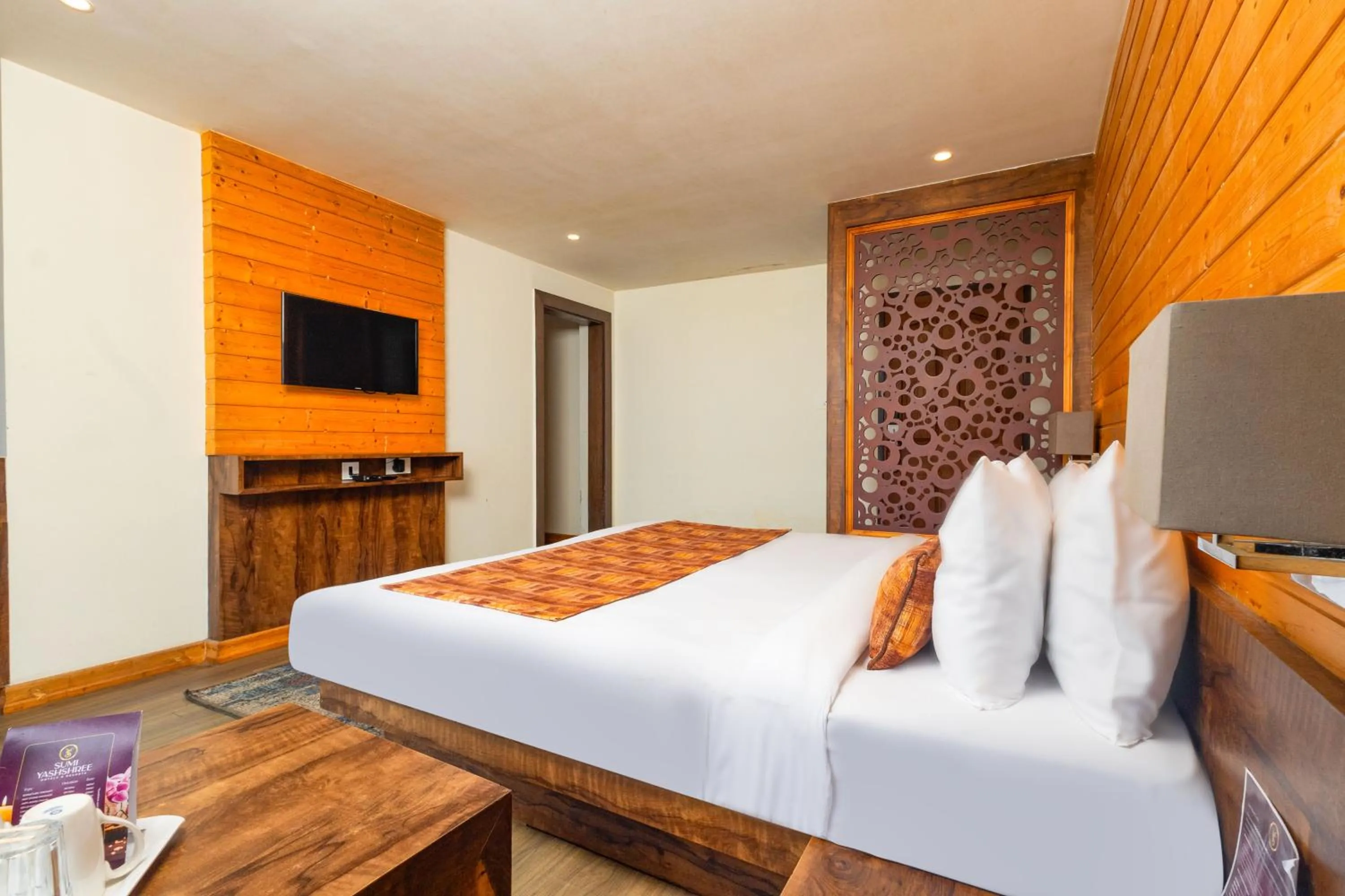 Bed in Yashshree Sanderling Mall Road