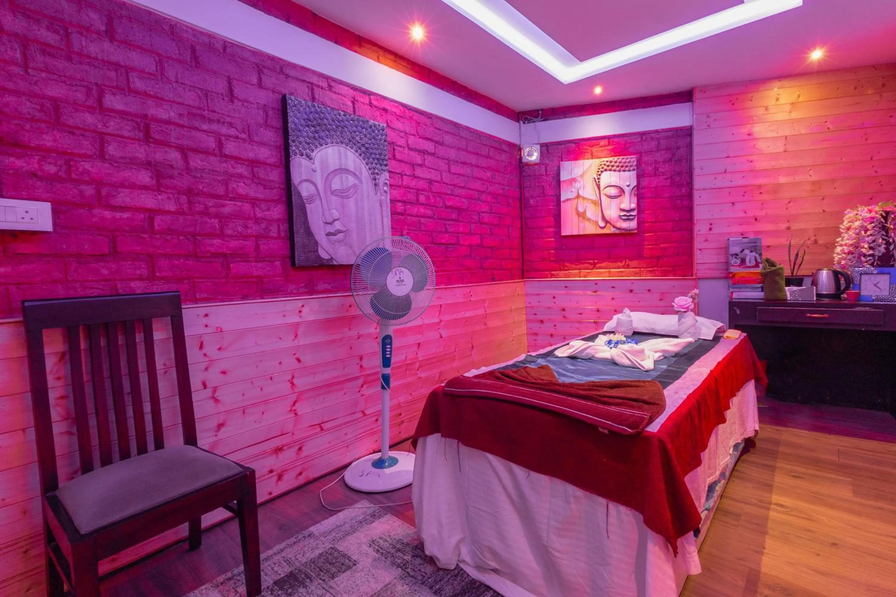 Spa and wellness centre/facilities in Yashshree Sanderling Mall Road