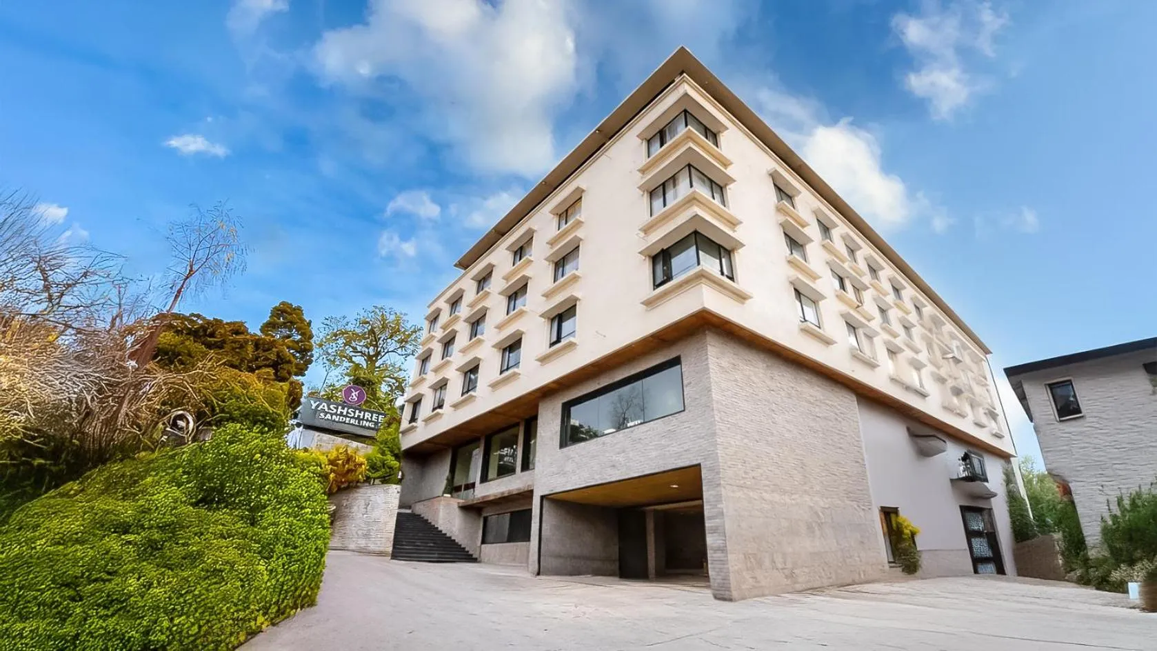 Facade/entrance in Yashshree Sanderling Mall Road