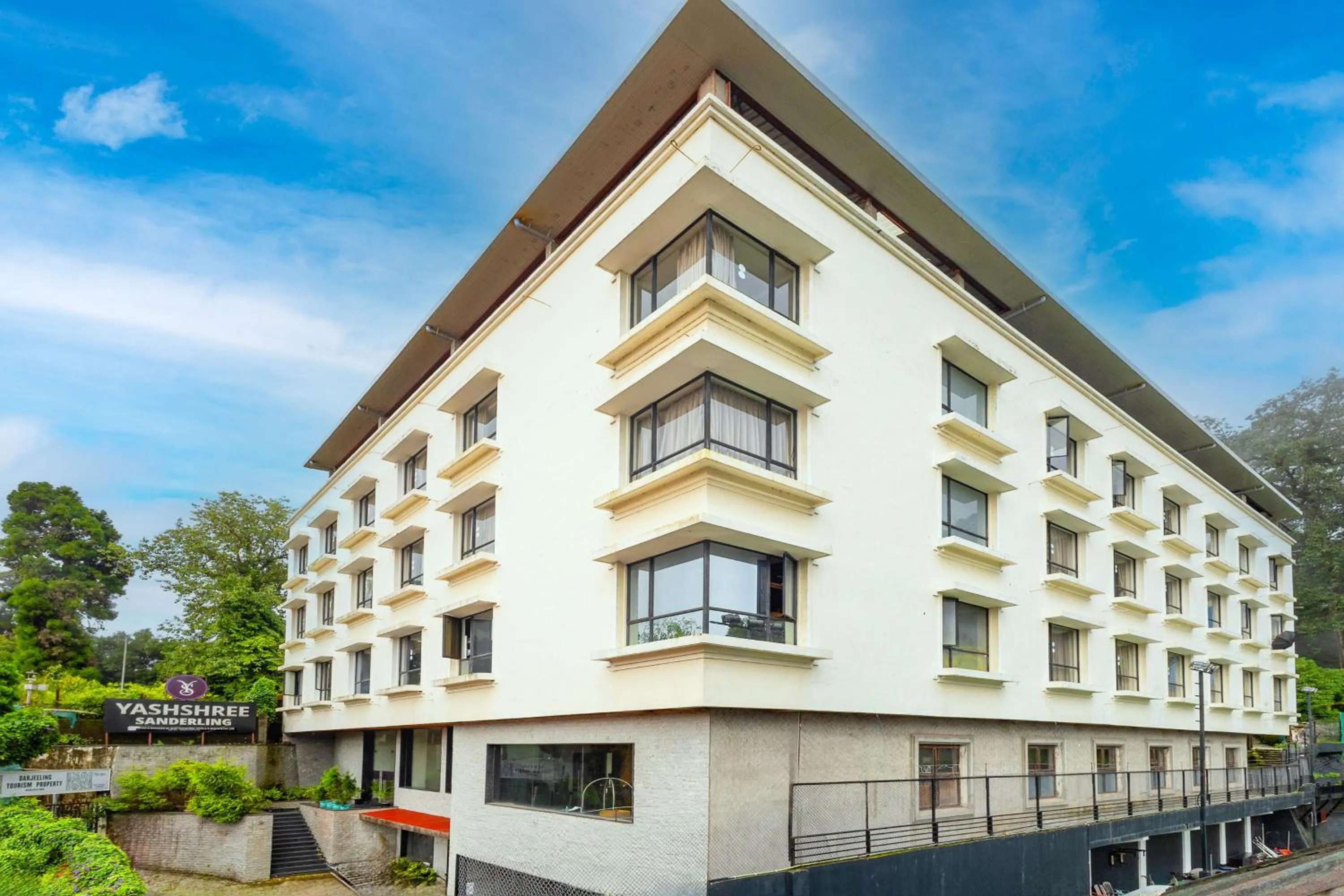 Property building in Yashshree Sanderling Mall Road