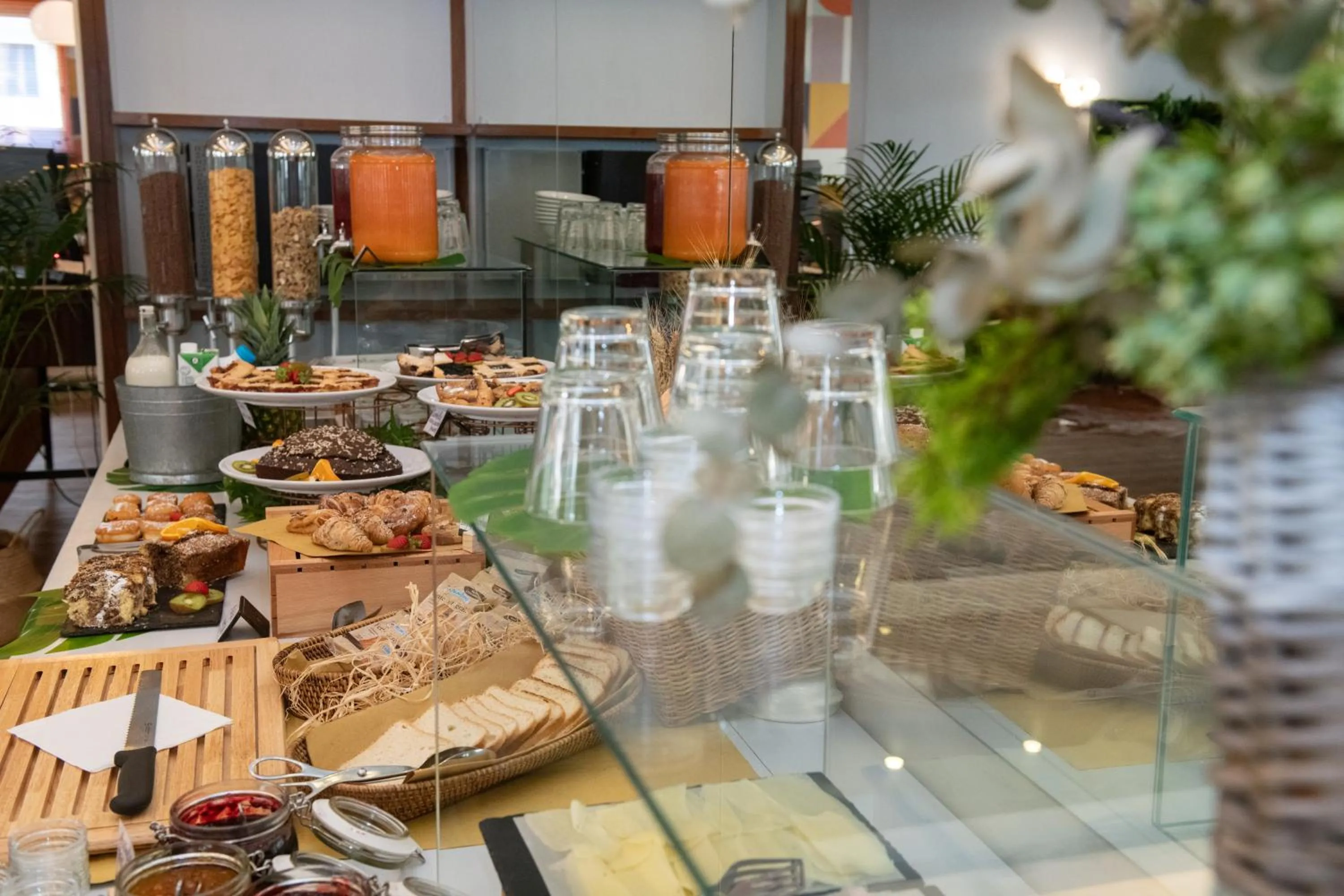 Restaurant/places to eat in Hotel Mirabella