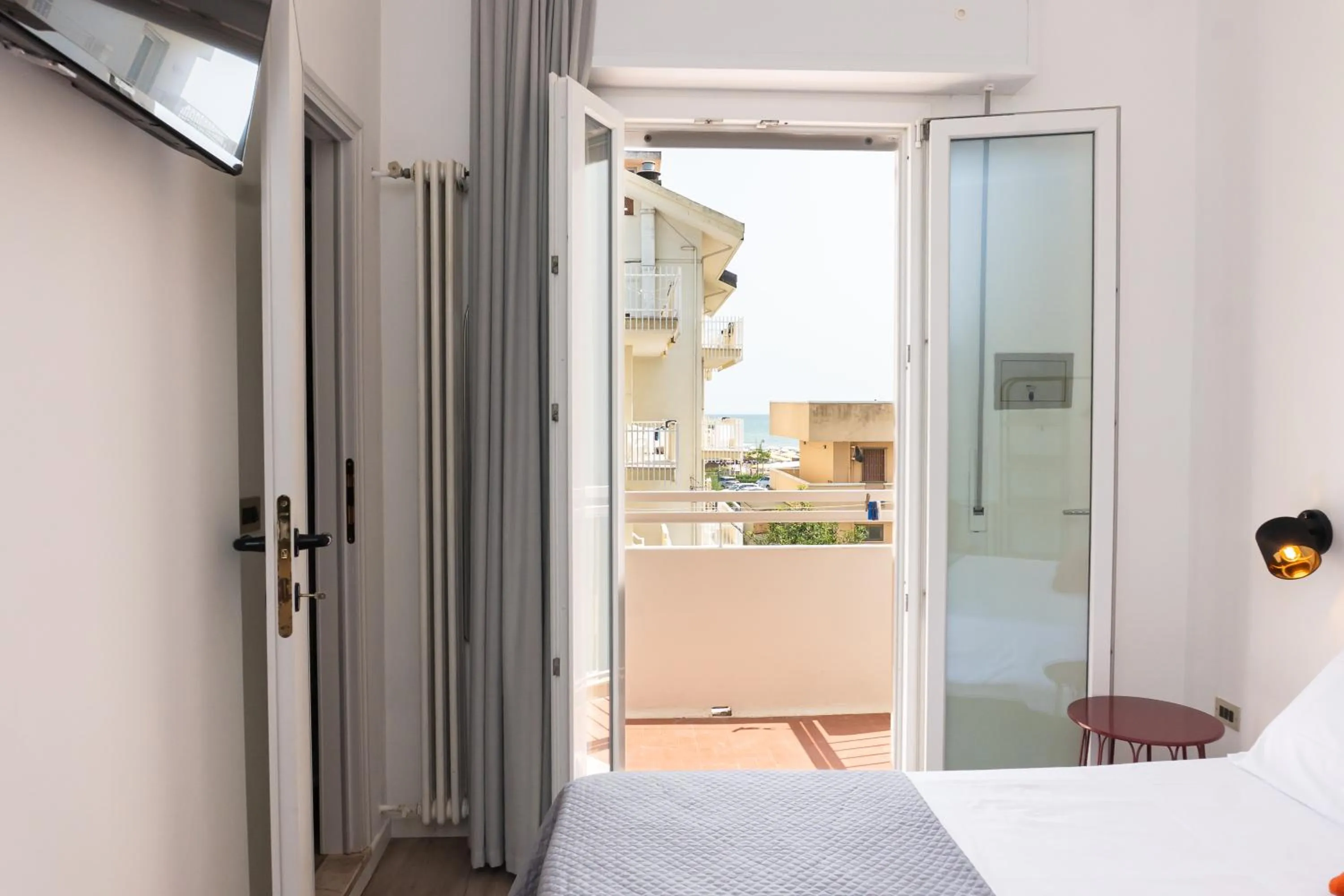 View (from property/room), Bed in Hotel Mirabella