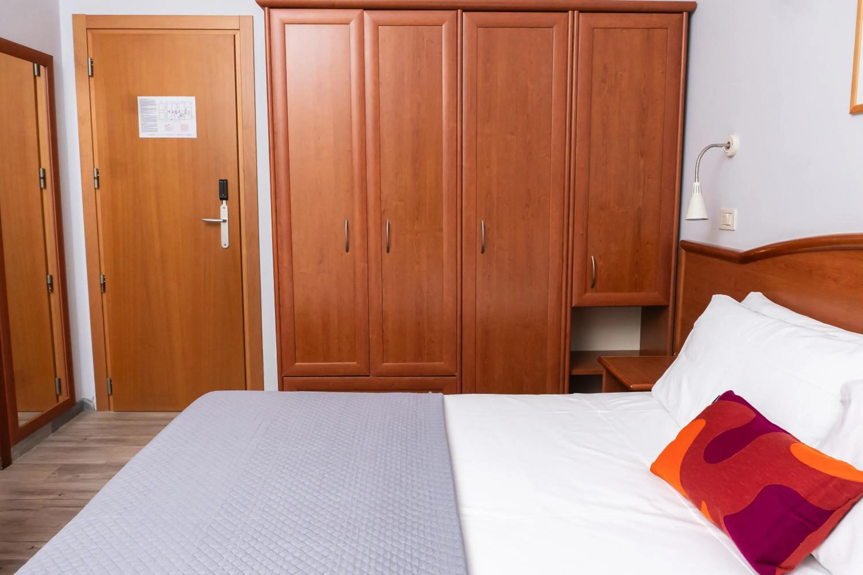 wardrobe, Bed in Hotel Mirabella