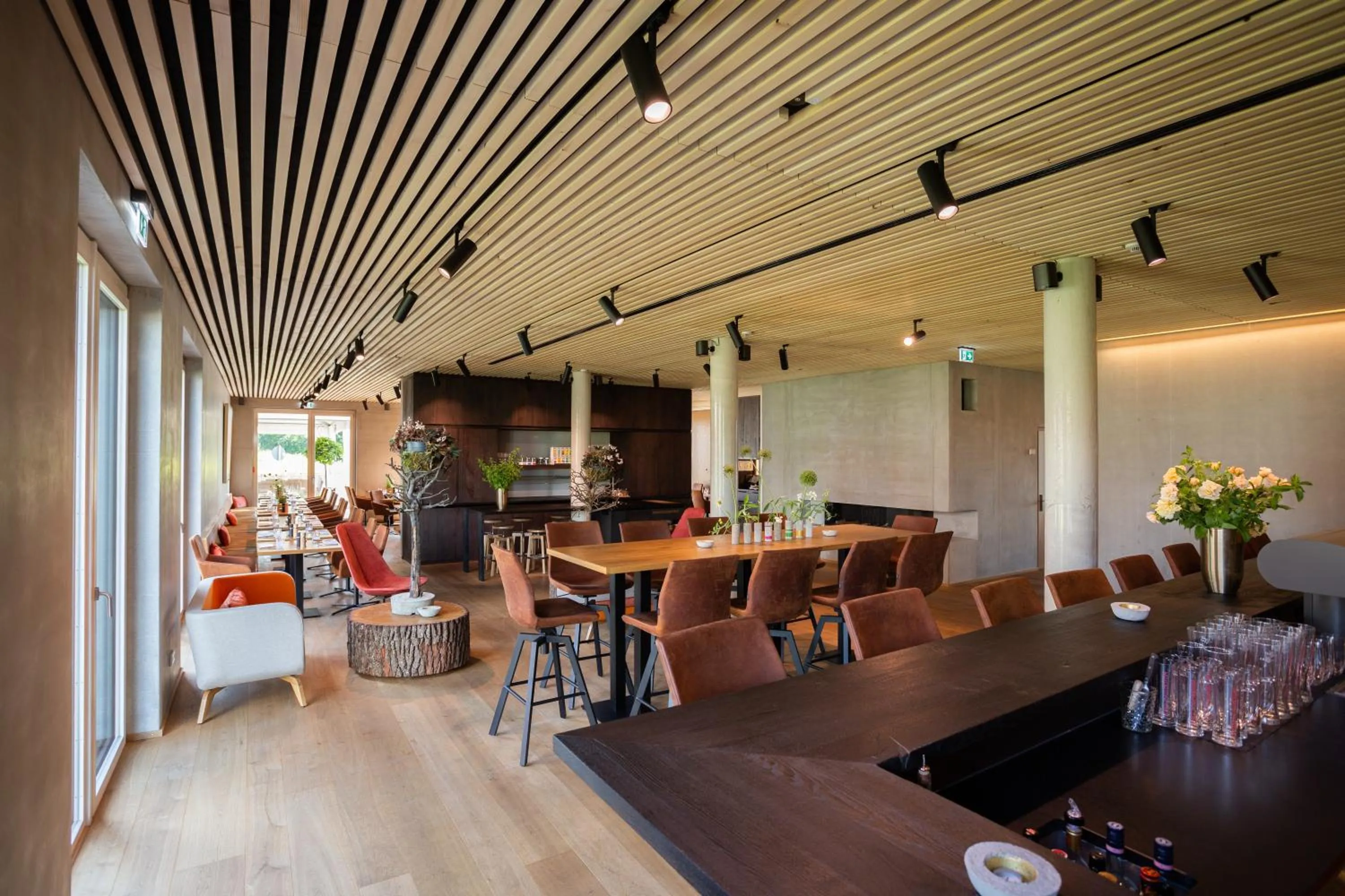 Restaurant/places to eat in 2ND HOME HOTEL