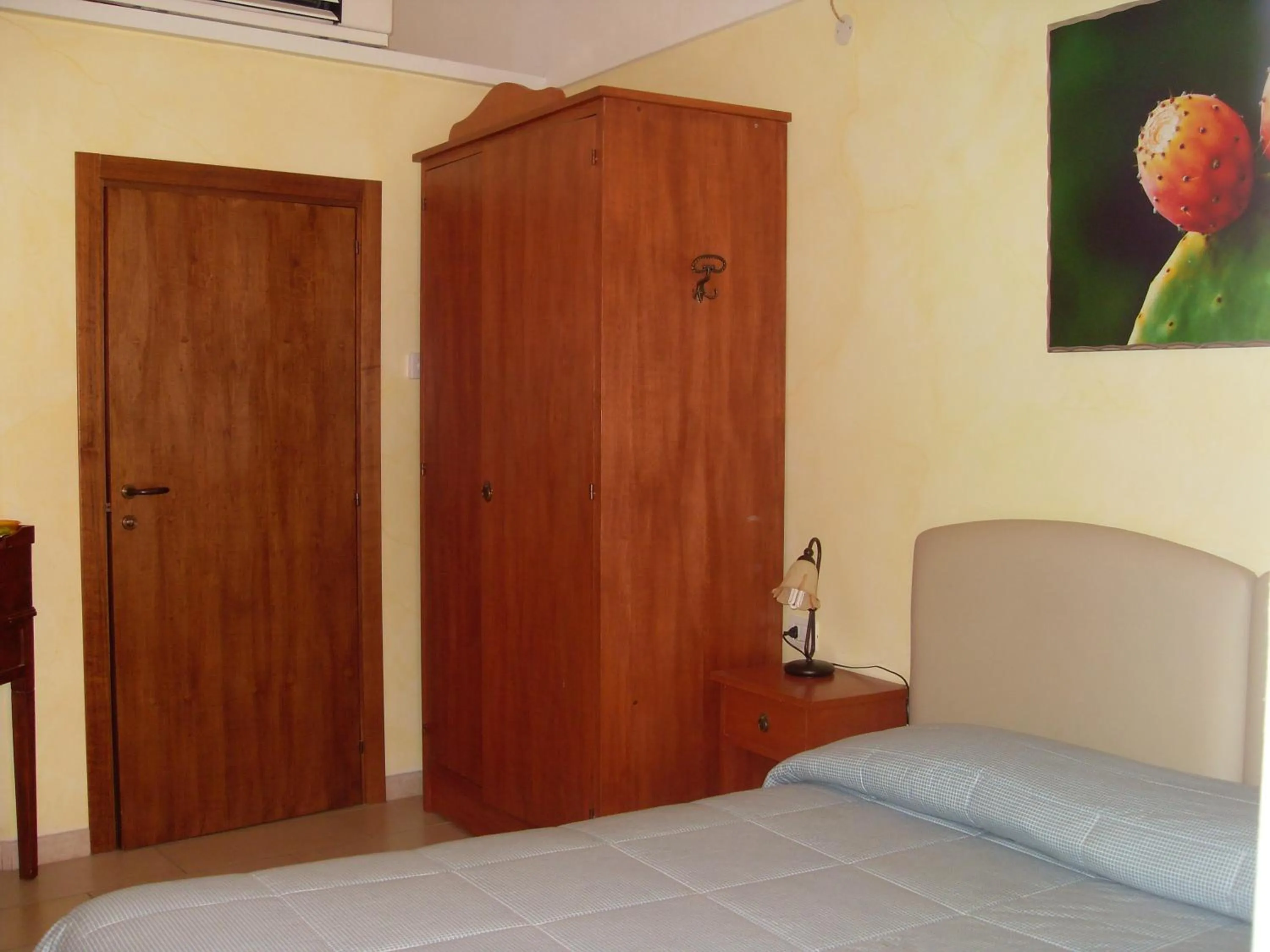 Photo of the whole room, Bed in B&B Frammenti D'Itria