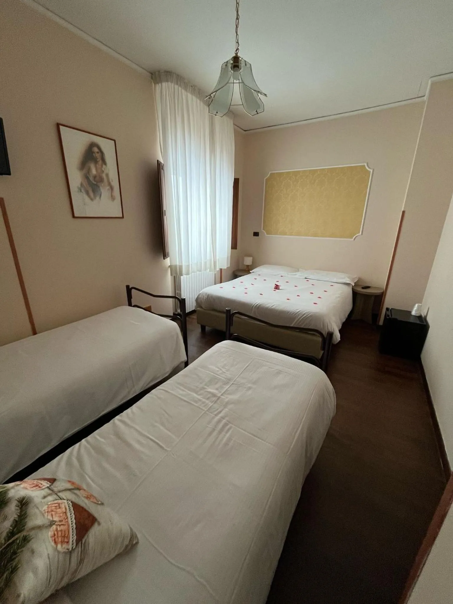 Photo of the whole room, Bed in La Capannina