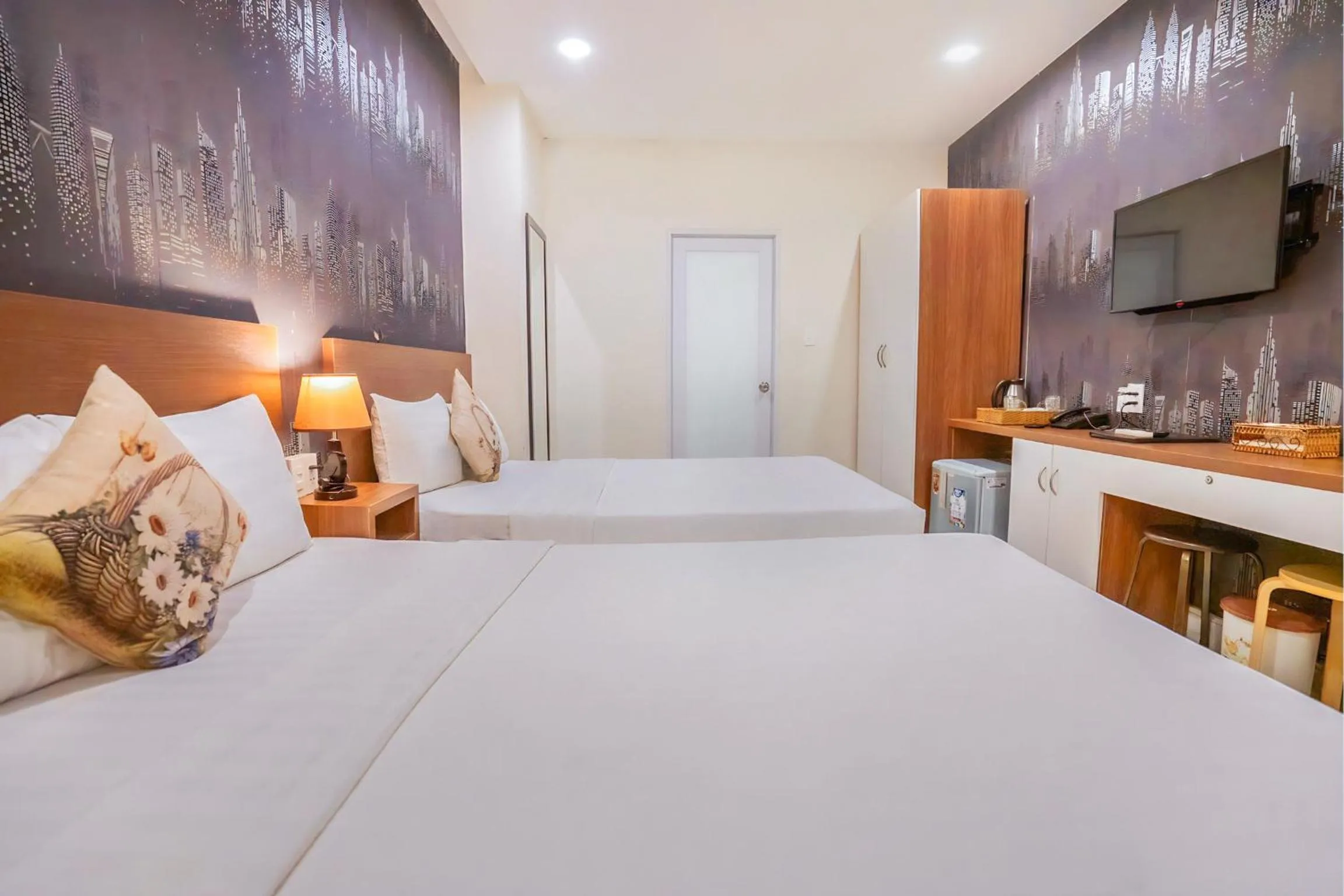 Photo of the whole room, Bed in C'Lavie Hotel - Saigon Airport Hotel