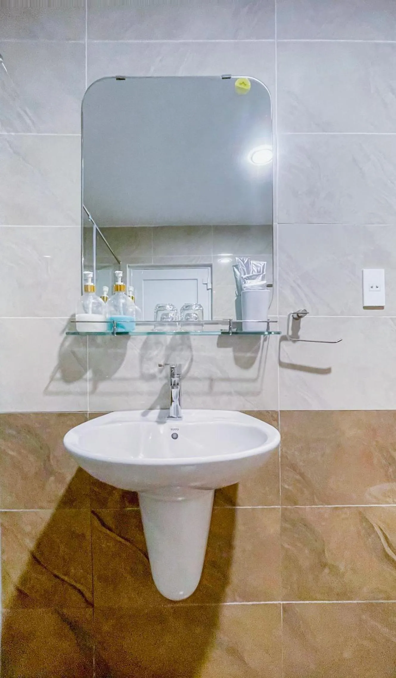 Shower in C'Lavie Hotel - Saigon Airport Hotel