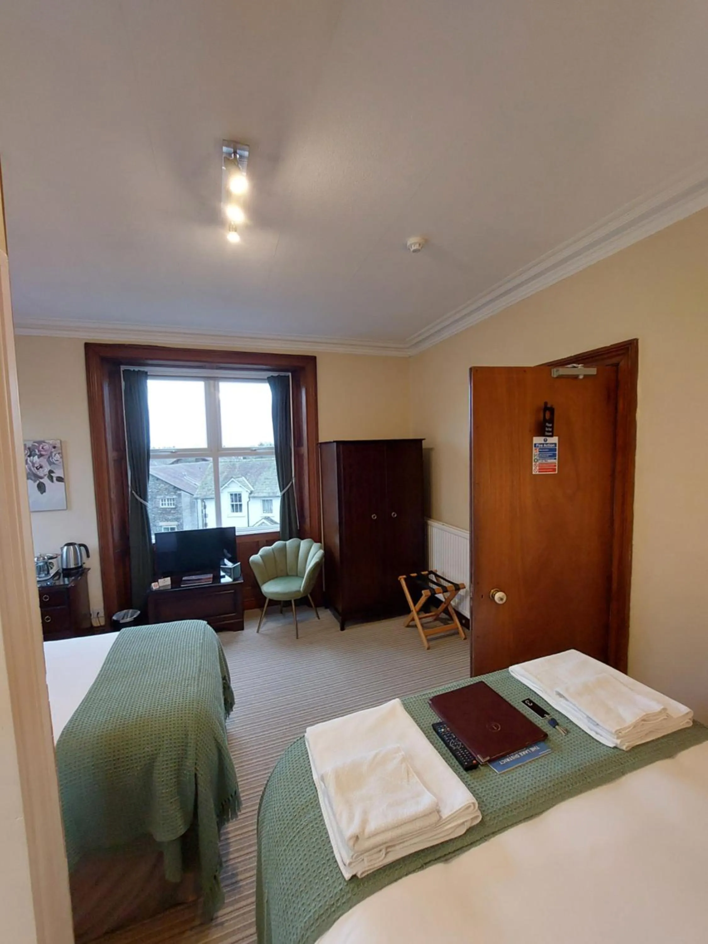 Photo of the whole room, Bed in 1 Park Road