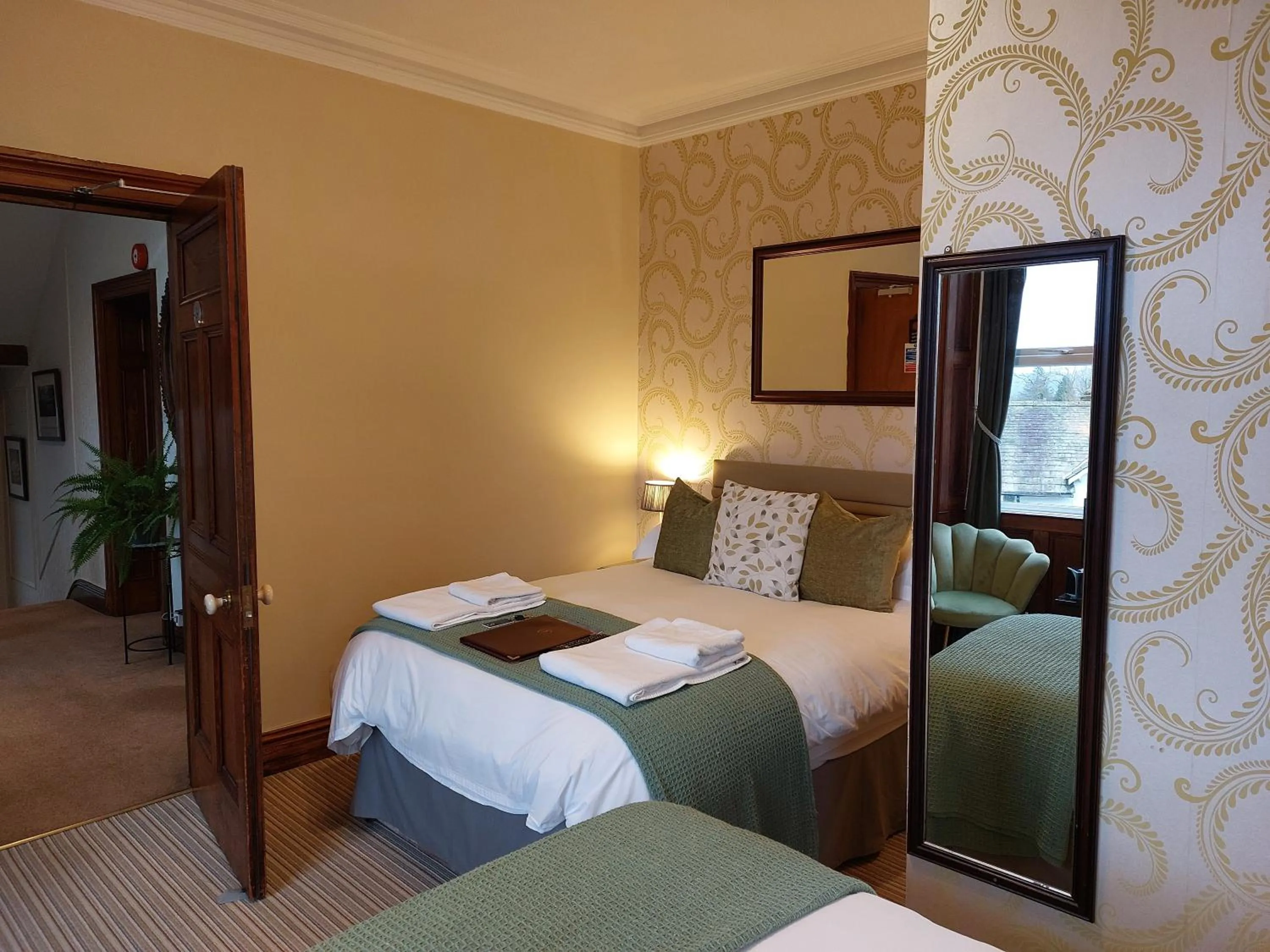 Photo of the whole room, Bed in 1 Park Road