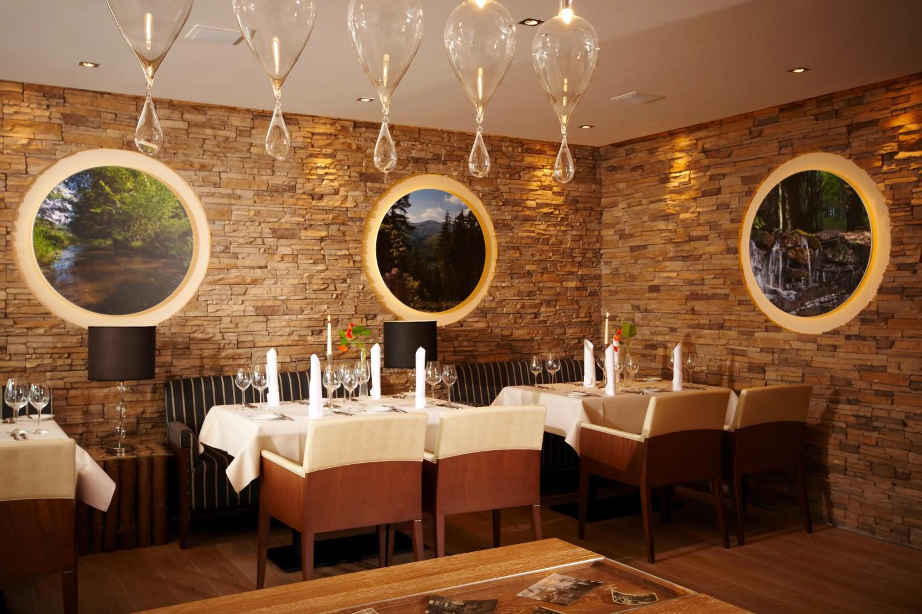 Restaurant/places to eat in Müllers Landhotel