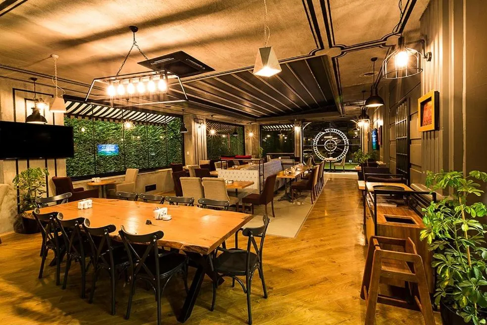 Restaurant/places to eat in Premier Inn Sakarya