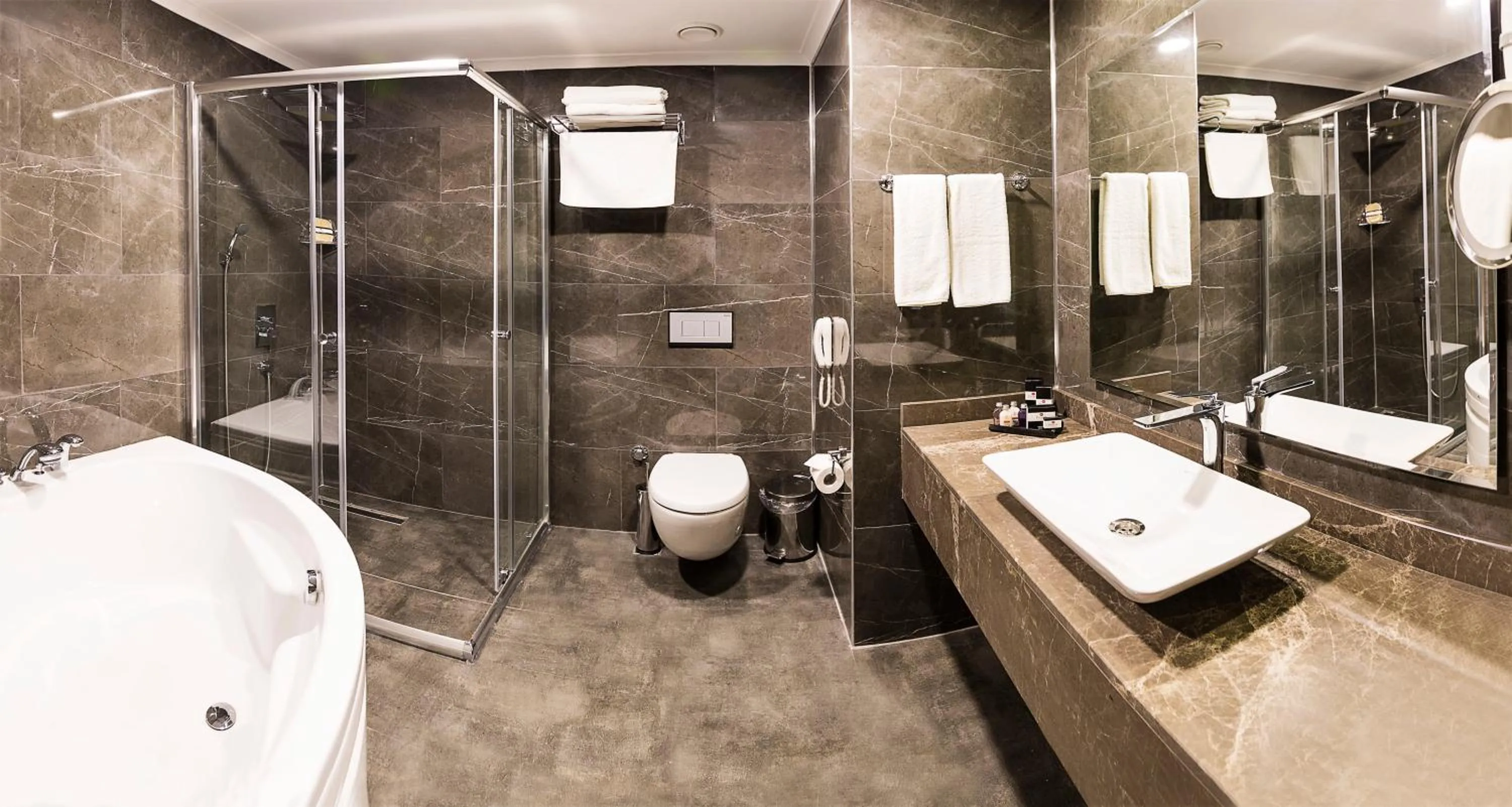 Shower in Premier Inn Sakarya