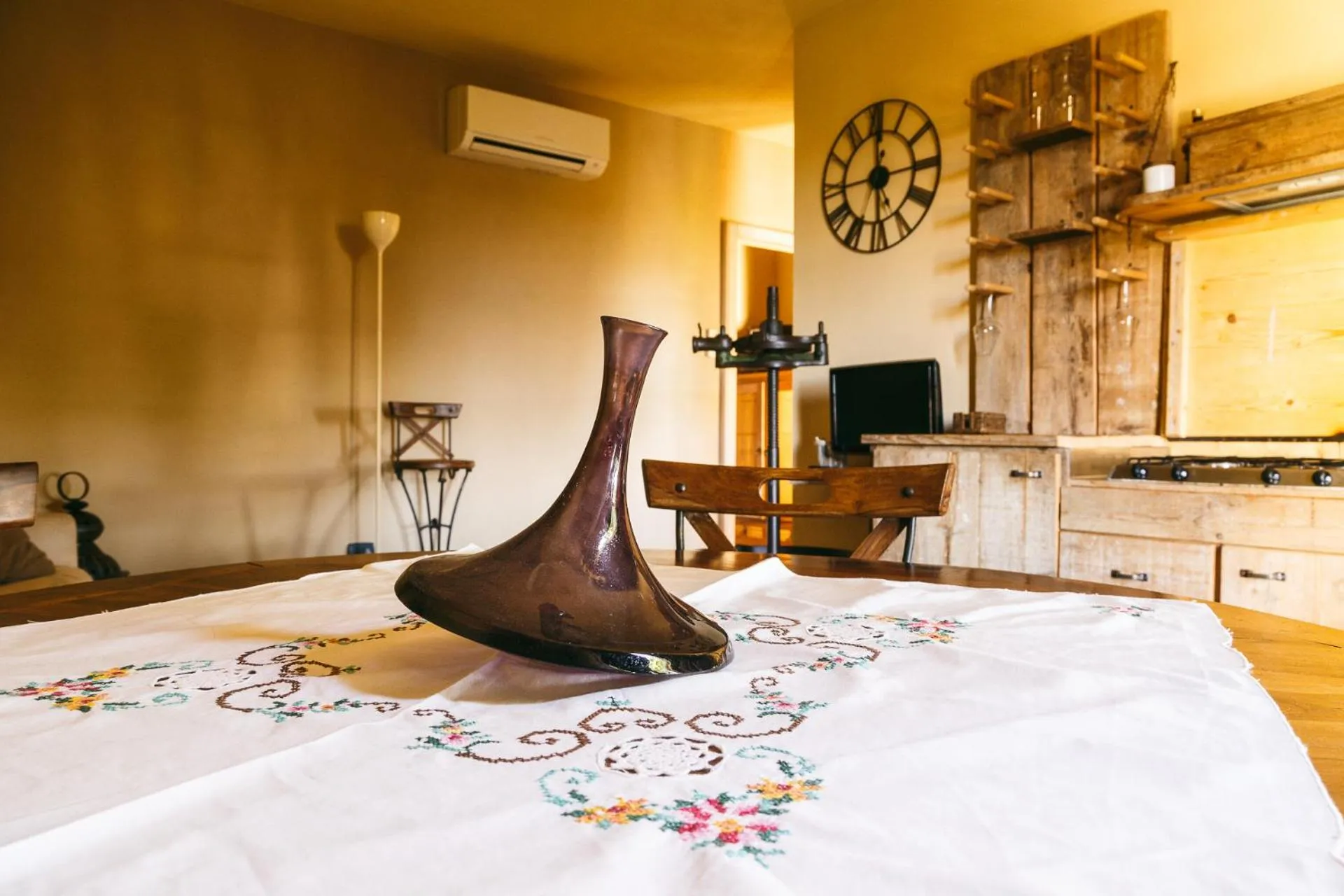 kitchen, Bed in L'Orto Di Panza