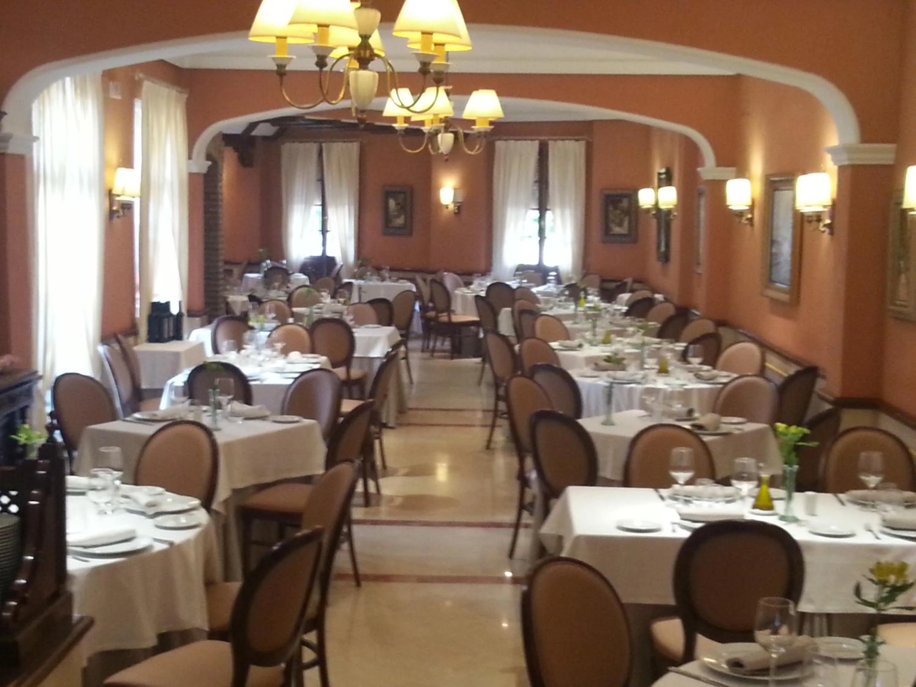 Restaurant/places to eat in Hotel Manolo Mayo