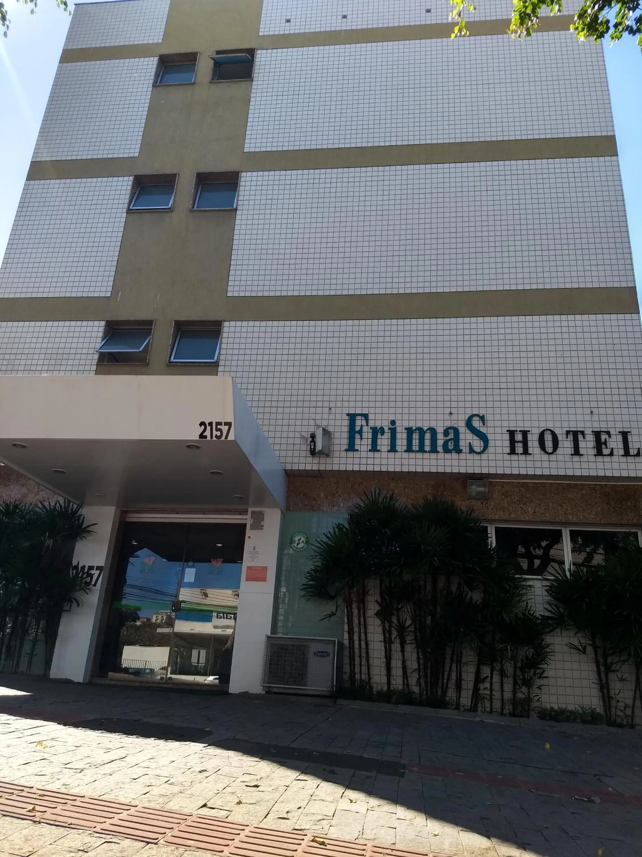 Facade/entrance in Frimas Hotel