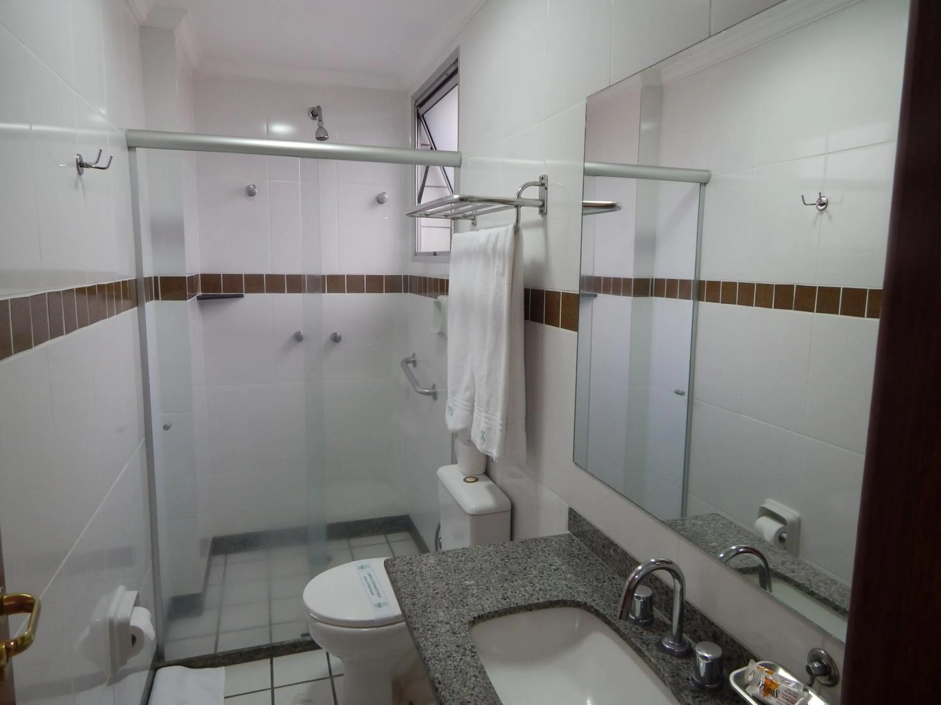 Bathroom in Frimas Hotel