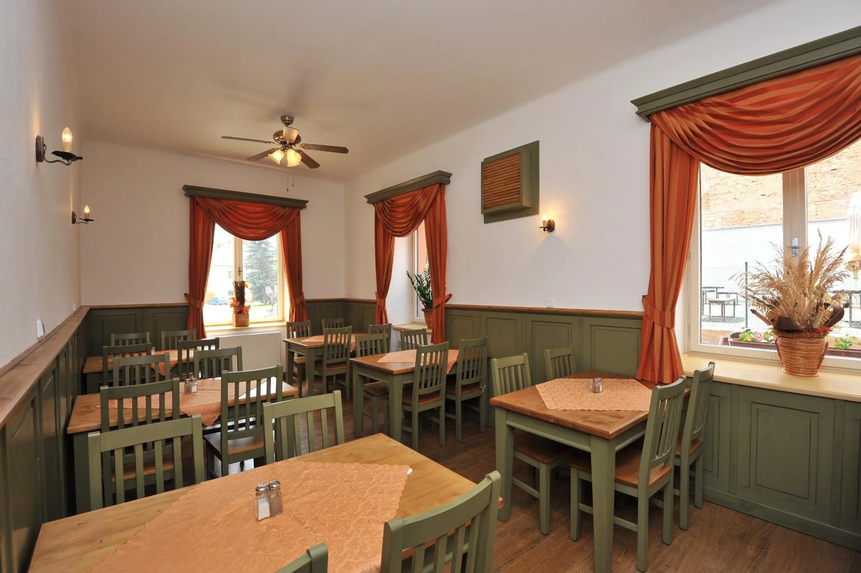 Restaurant/places to eat in Hotel Kácov