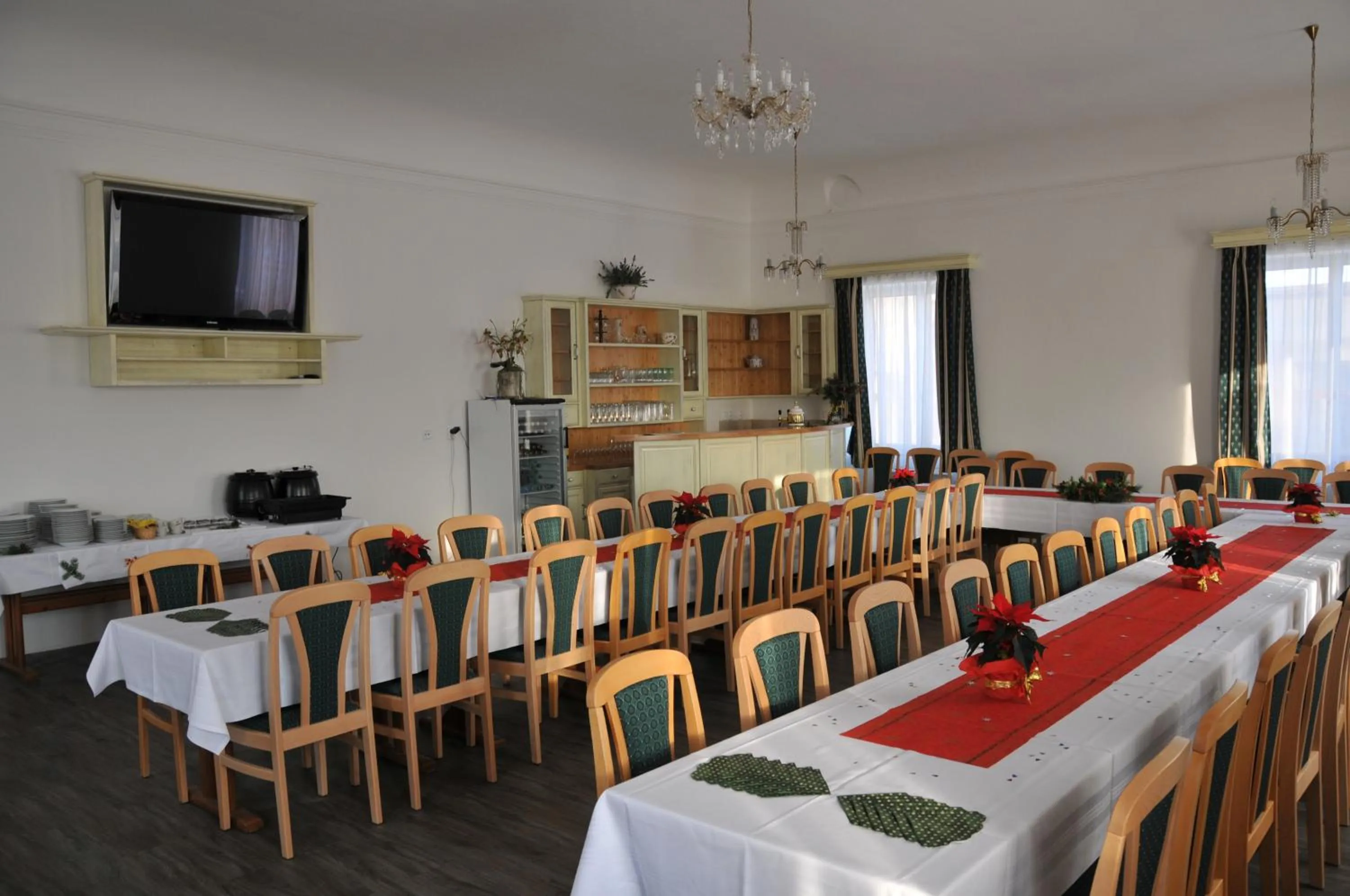 Restaurant/places to eat in Hotel Kácov