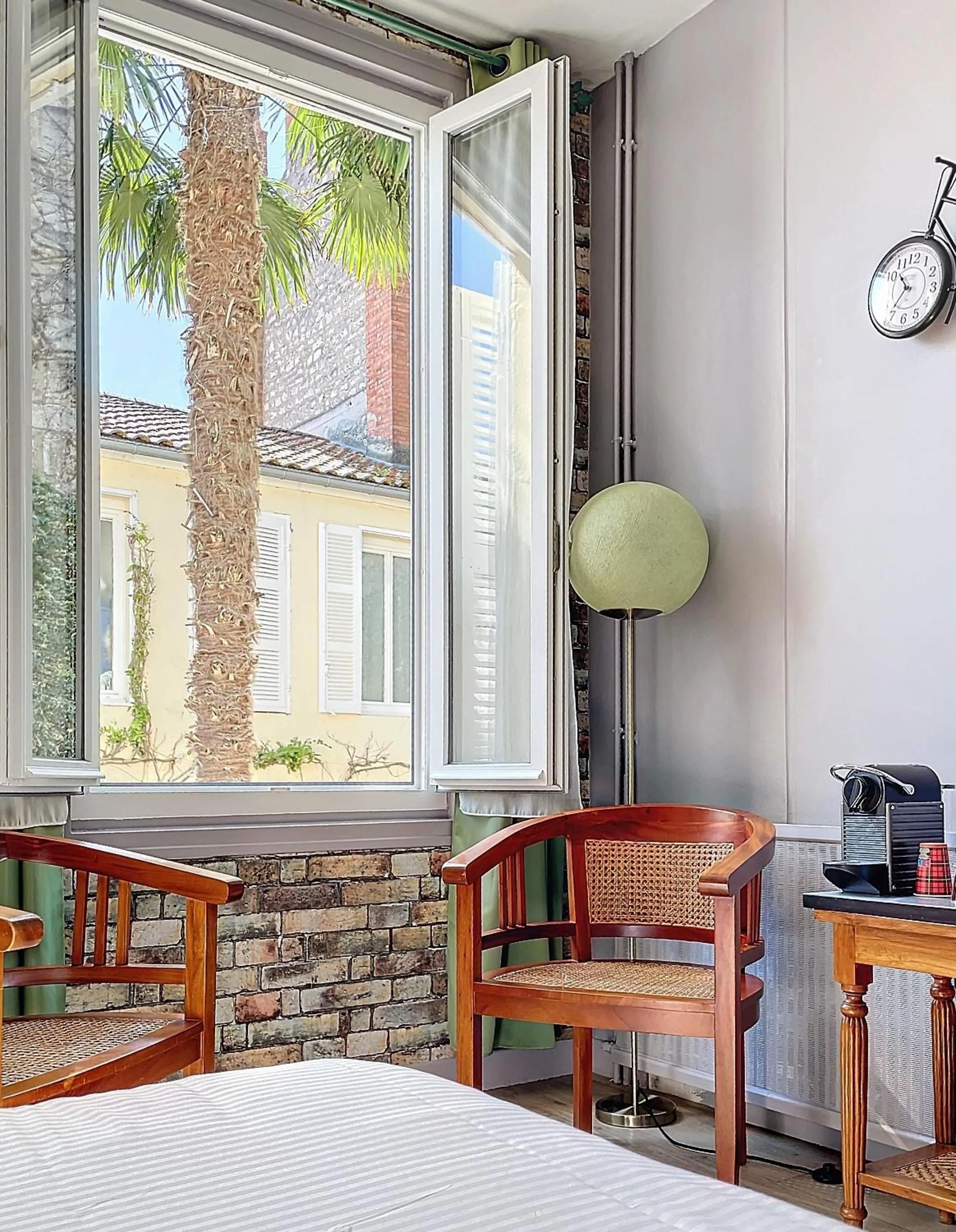 View (from property/room), Bed in The Originals Boutique, Hôtel Roca-Fortis, Rochefort