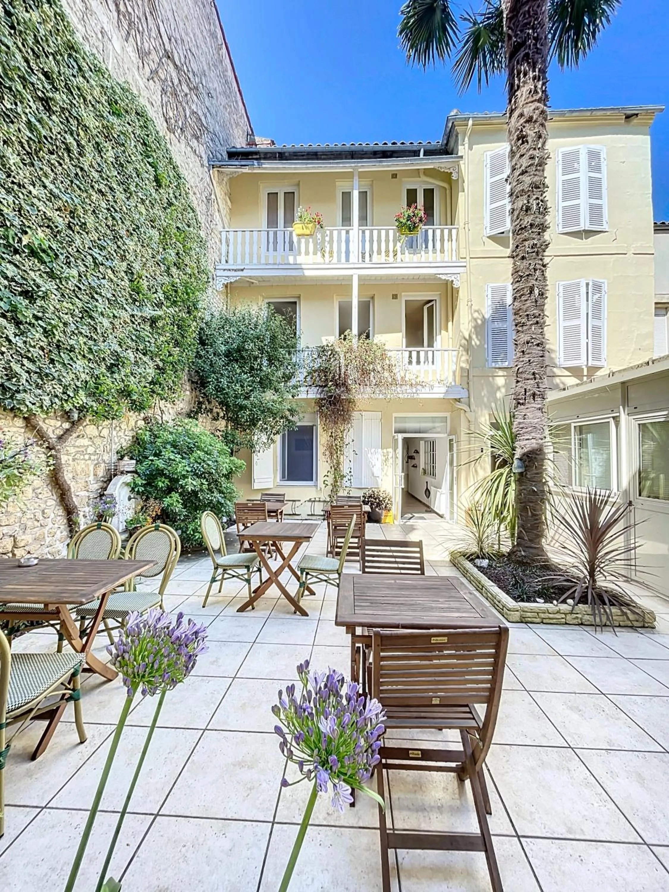 Patio in The Originals Boutique, Hôtel Roca-Fortis, Rochefort