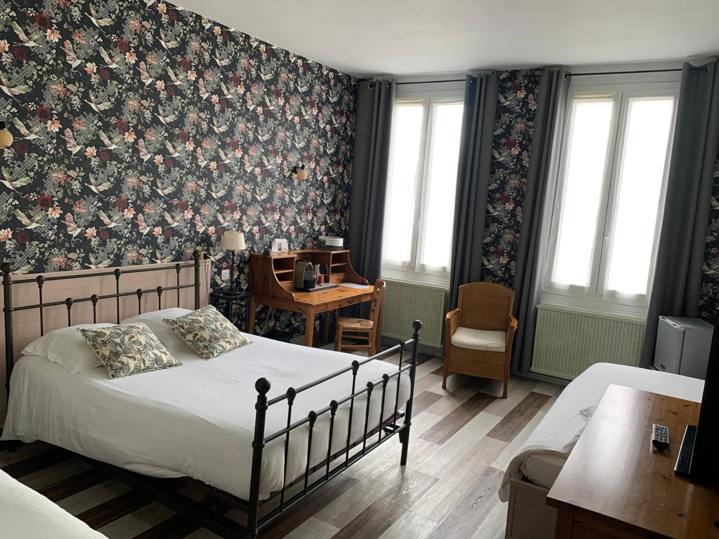 Property building, Bed in The Originals Boutique, Hôtel Roca-Fortis, Rochefort